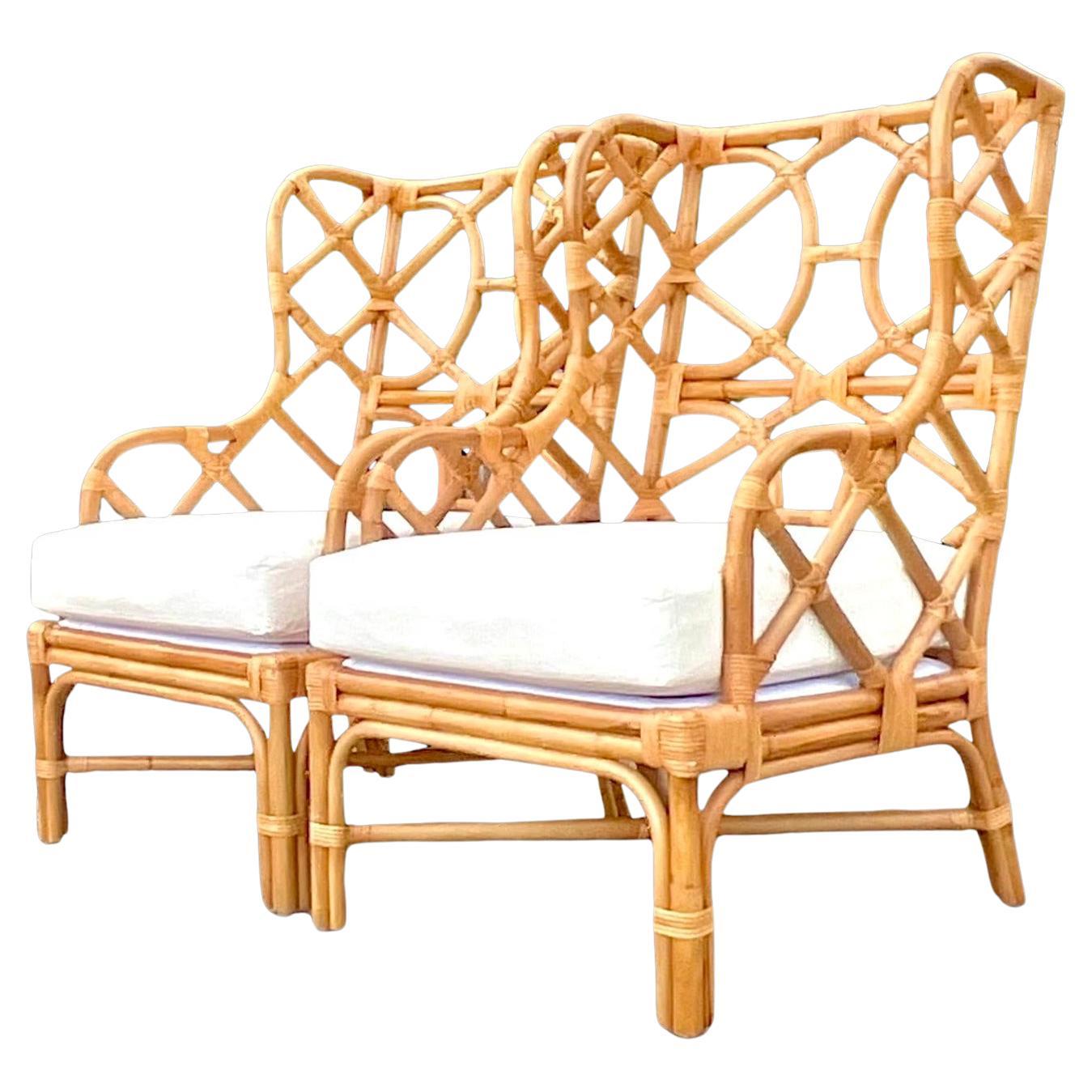 Vintage Coastal Bent Rattan Wingback Chairs - ein Paar im Angebot