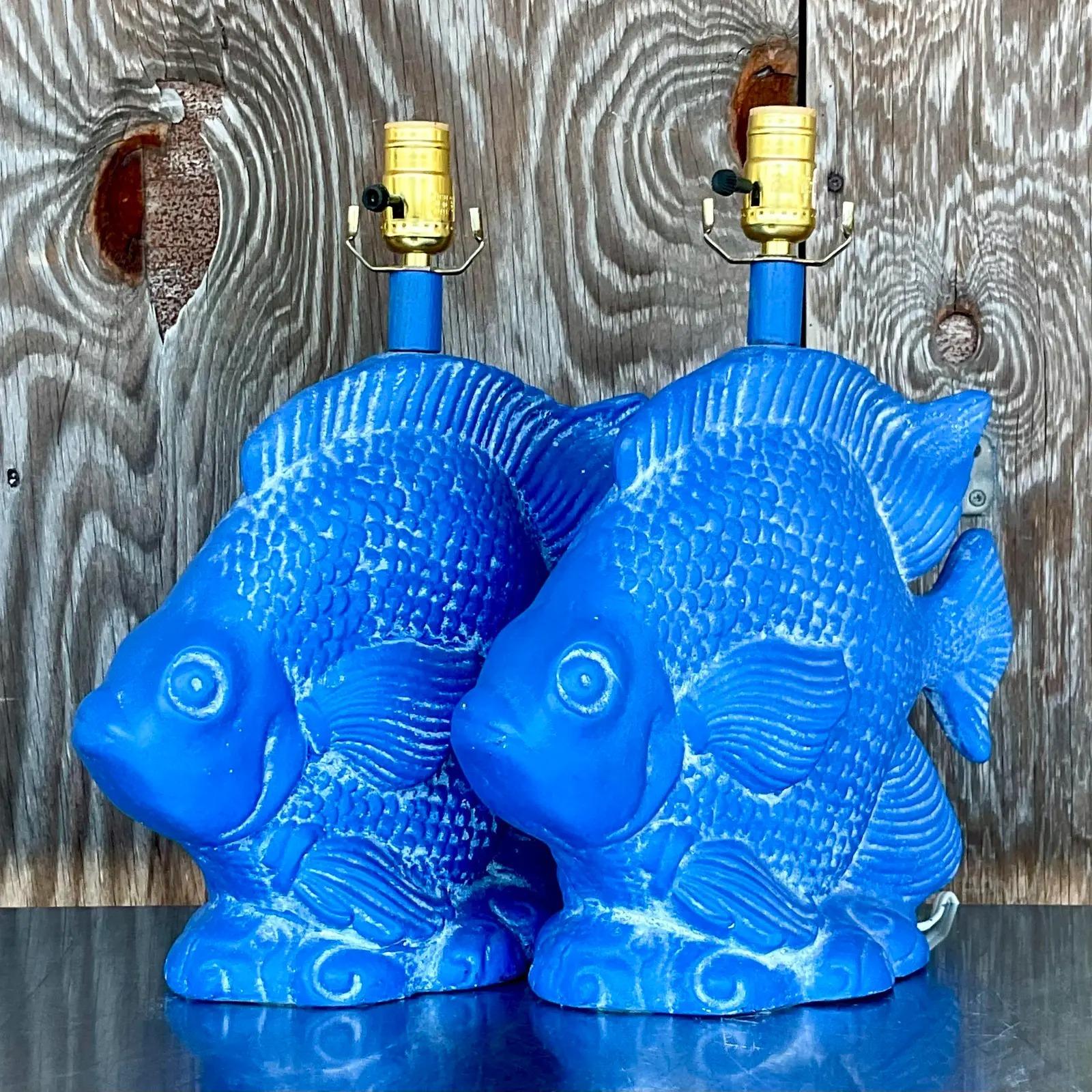 Blaue Vintage-Engelfisch-Lampen aus Gips an der Küste - ein Paar (20. Jahrhundert) im Angebot
