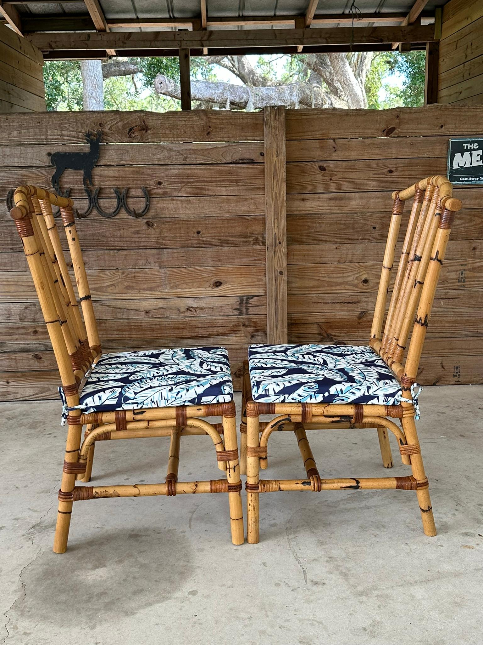 Paire de chaises d'appoint vintage de style pagode en rotin boho côtier en vente 3