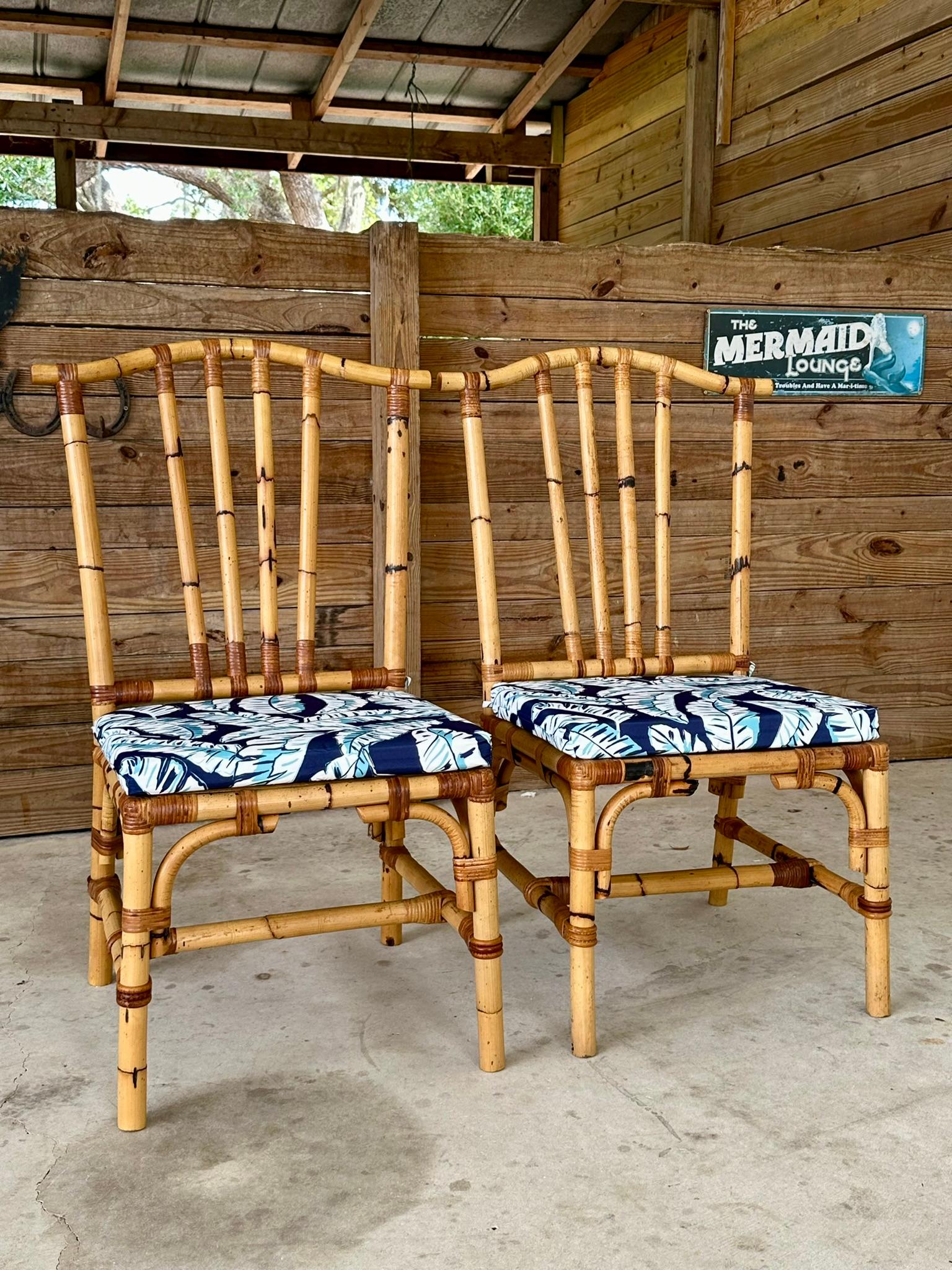 Paire de chaises d'appoint vintage de style pagode en rotin boho côtier en vente 4