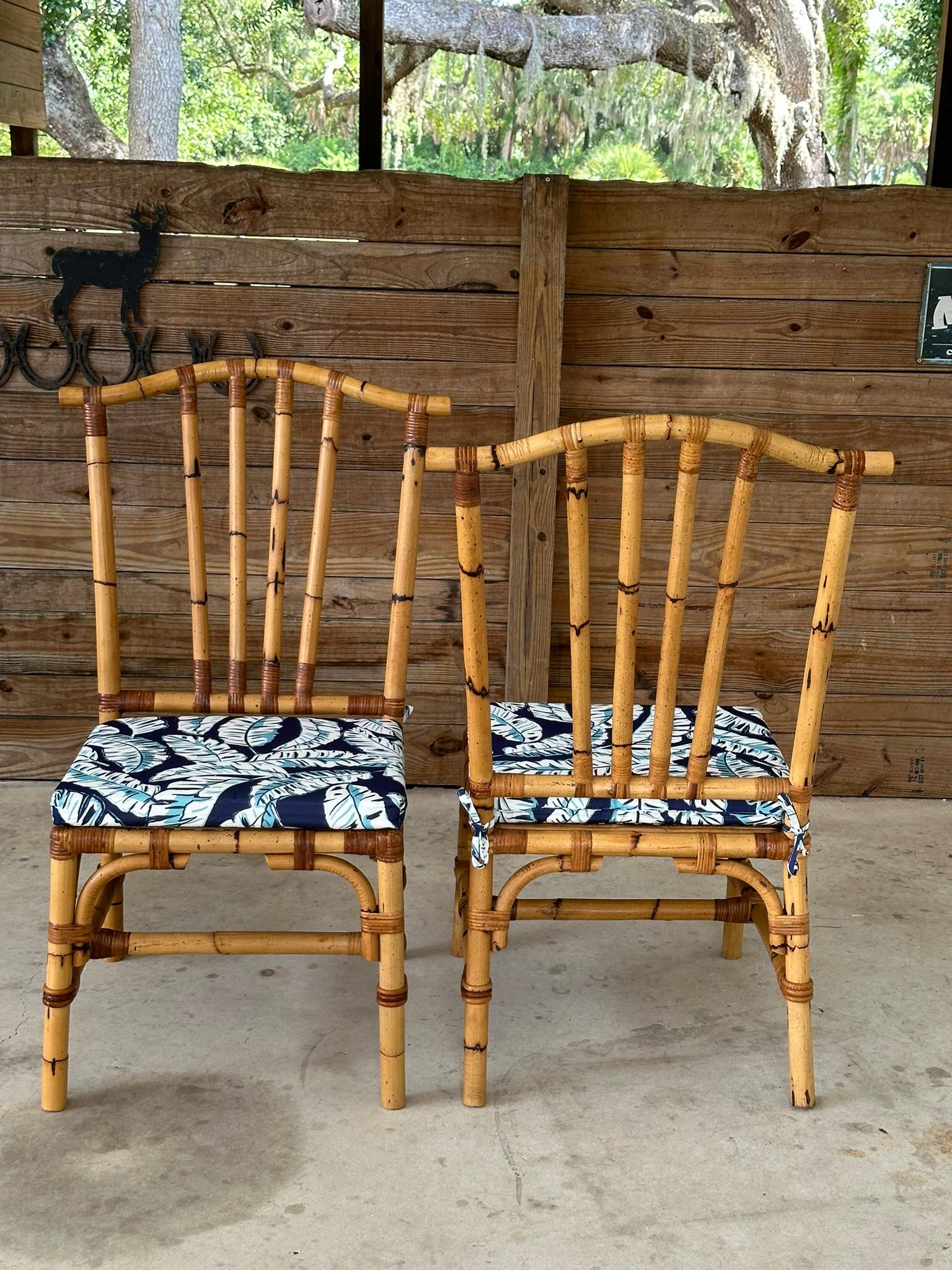 Paire de chaises d'appoint vintage de style pagode en rotin boho côtier Bon état - En vente à North Fort Myers, FL