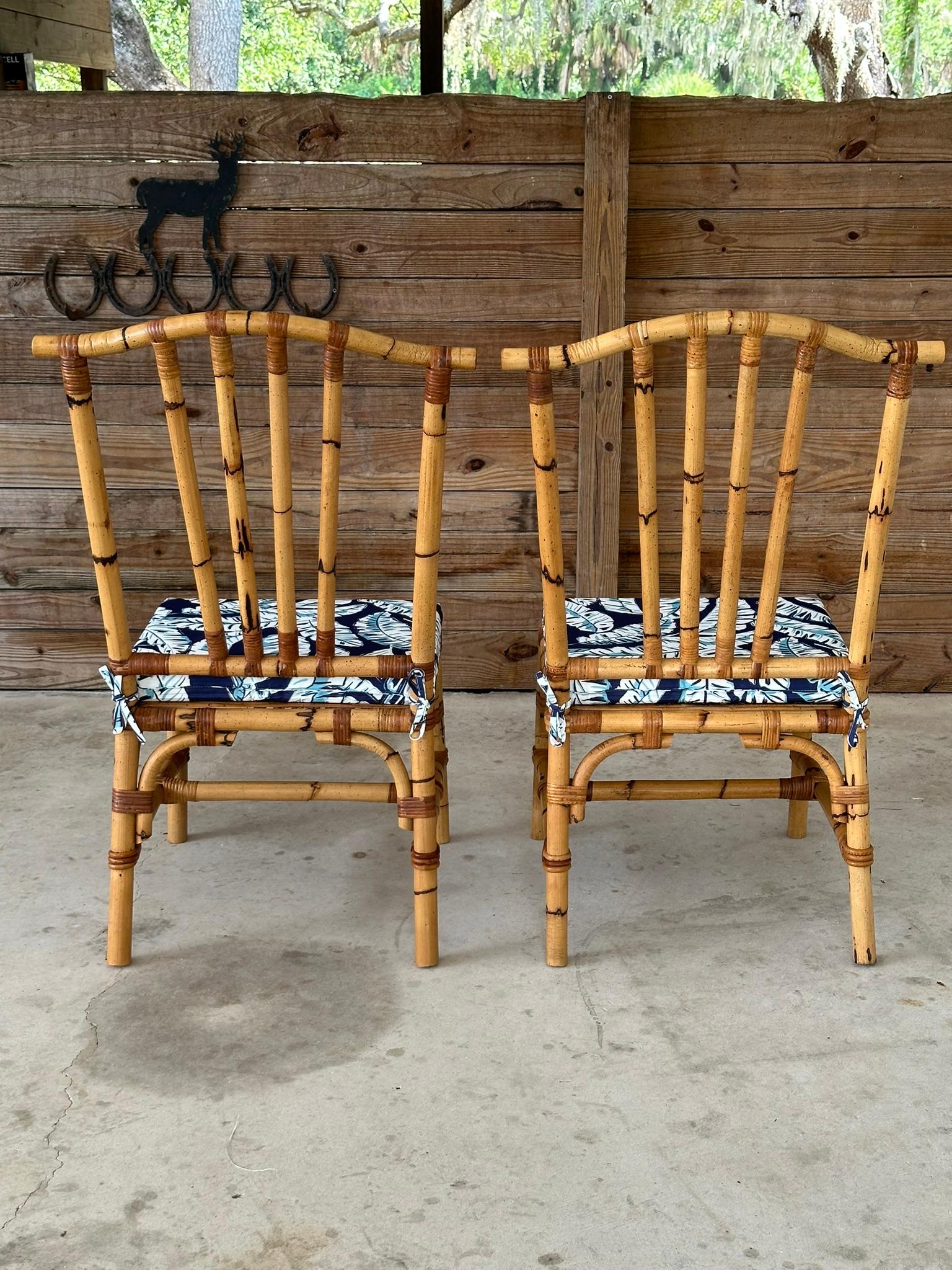 Rotin Paire de chaises d'appoint vintage de style pagode en rotin boho côtier en vente