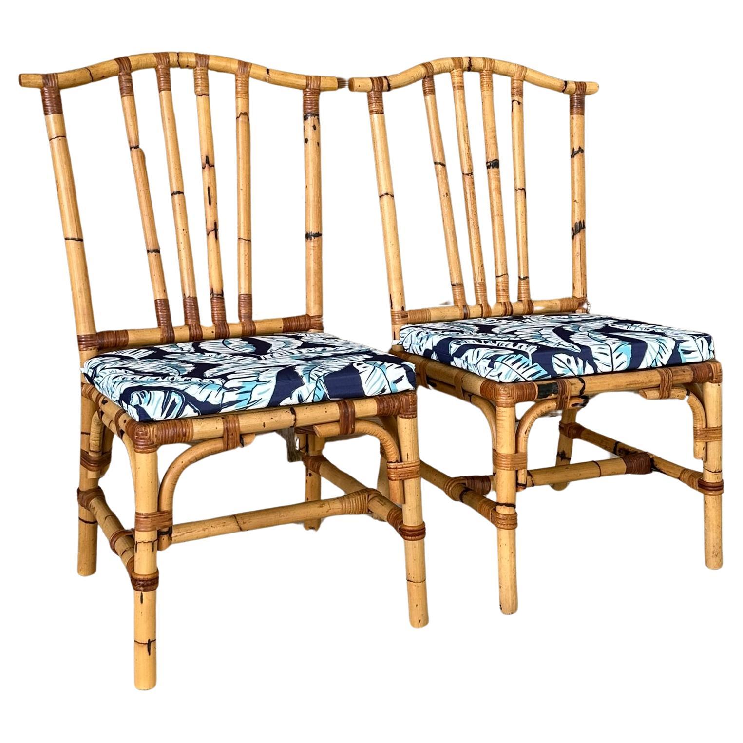 Paire de chaises d'appoint vintage de style pagode en rotin boho côtier en vente