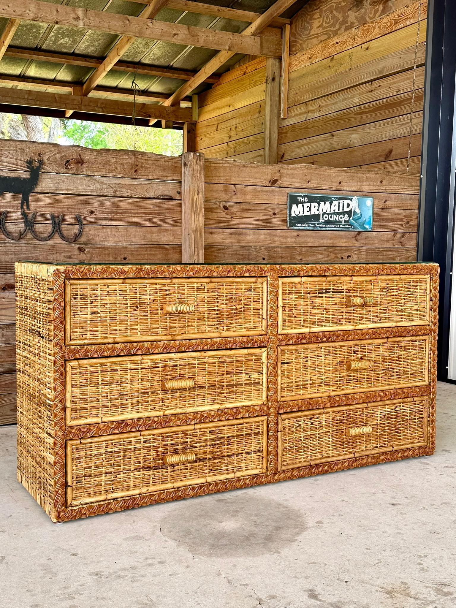 Vintage Coastal Boho Rattan Weave Braided Refinished Six Drawer Dresser In Good Condition In North Fort Myers, FL
