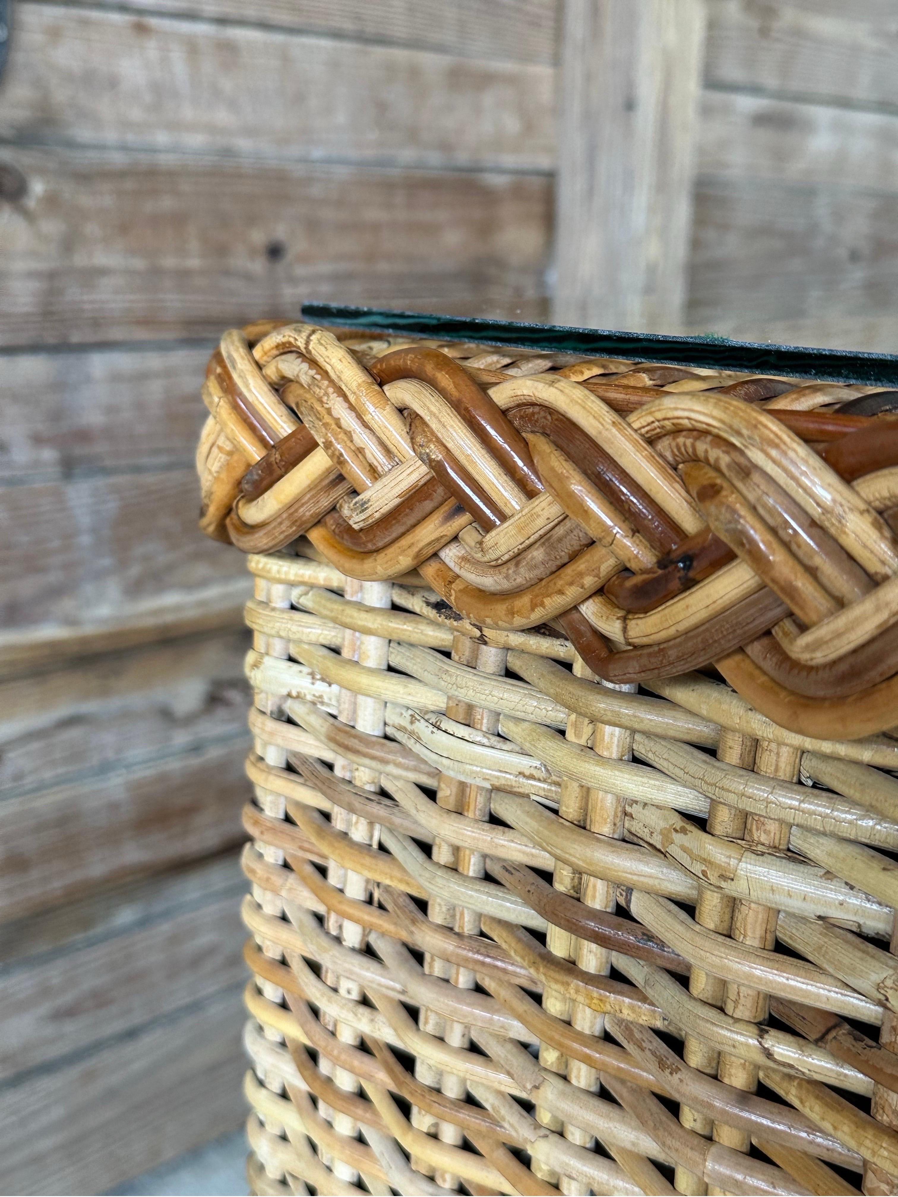 Vintage boho costiero Rifinito Grande Intreccio Rattan Sei Cassetti Comò In condizioni buone a North Fort Myers, FL