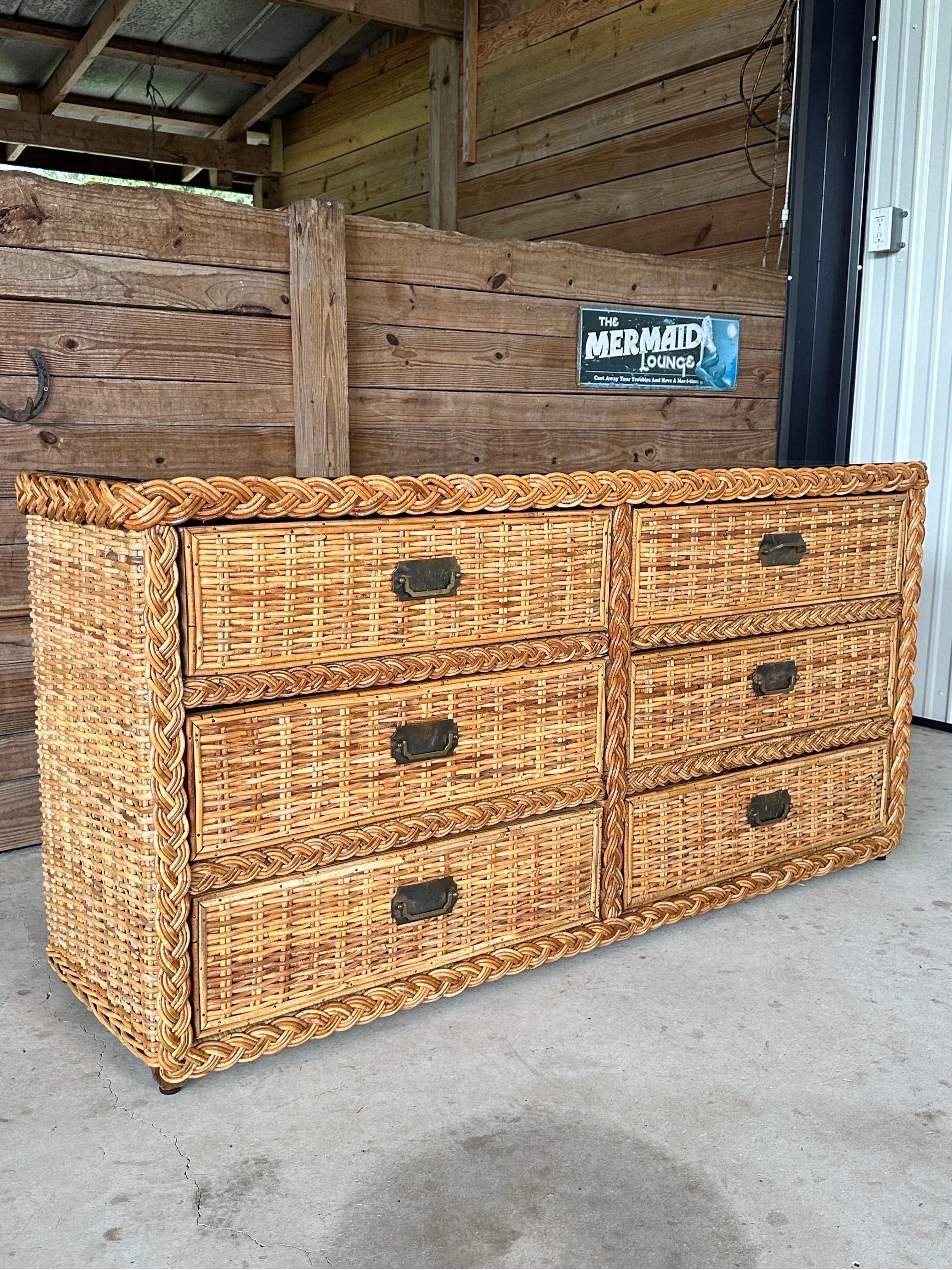 Vintage boho costiero Rifinito Grande Intreccio Rattan Sei Cassetti Comò 1