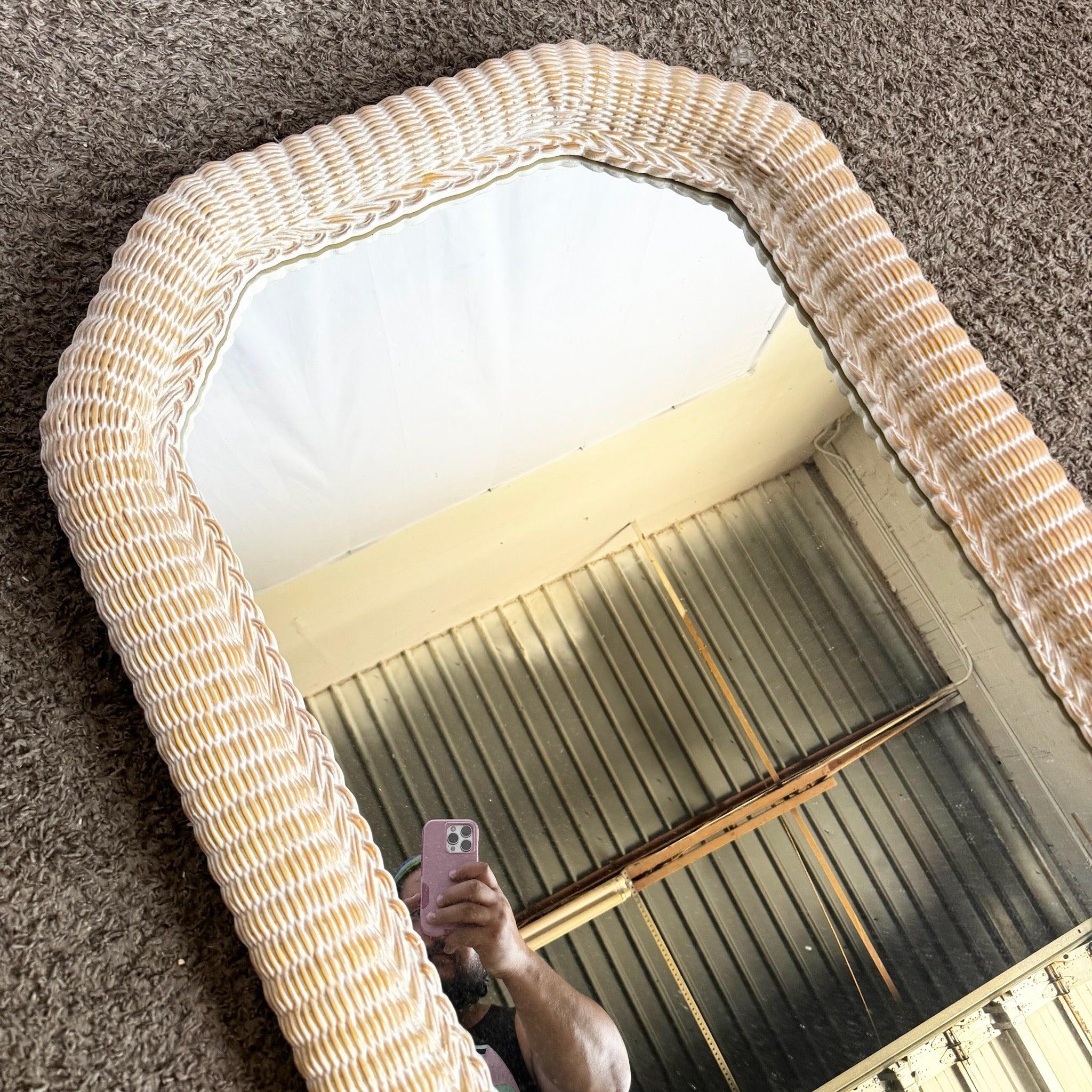 Philippin Miroir mural en osier Vintage Coastal Boho en vente