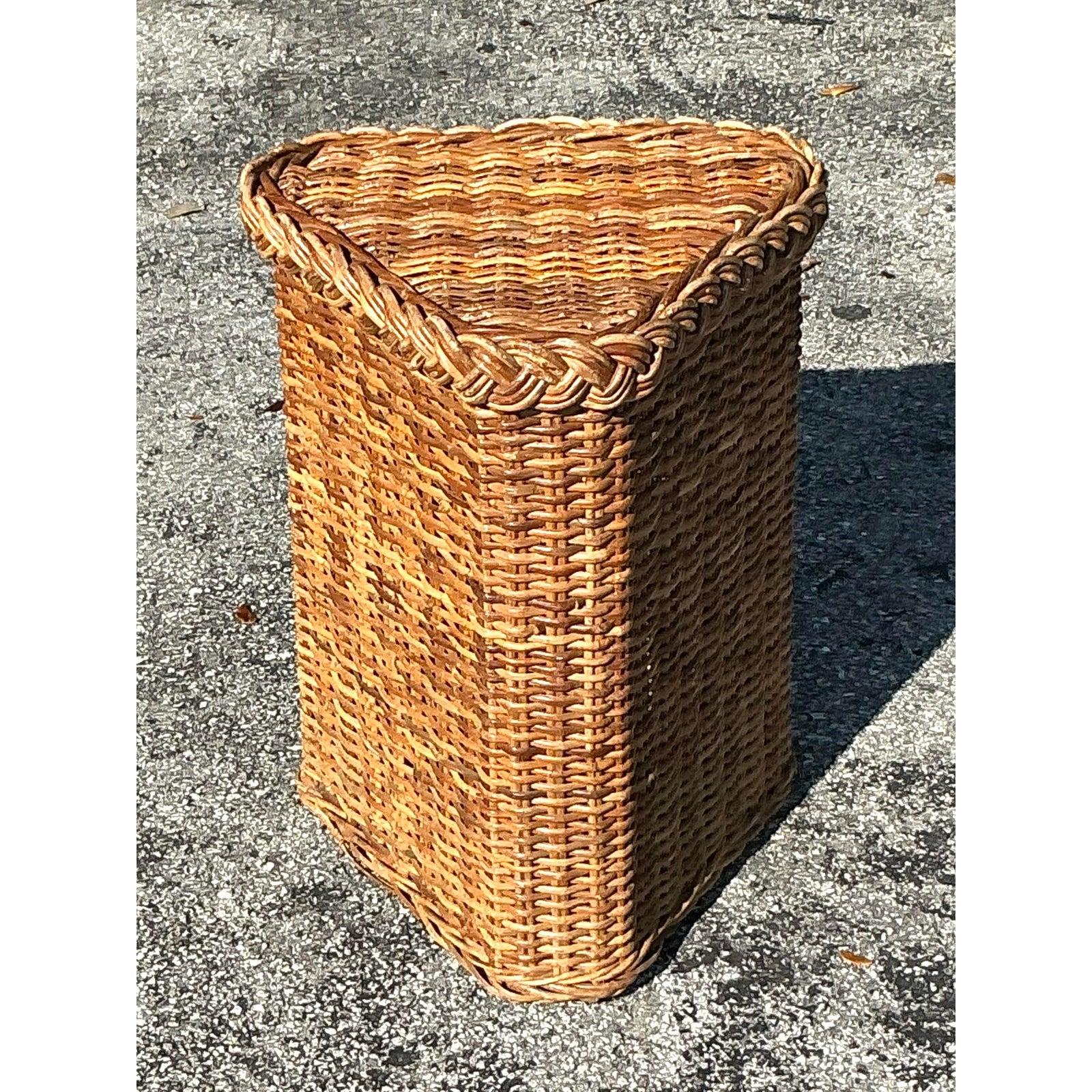 Vintage Coastal Geflochtenes Rattan Pedestal (20. Jahrhundert) im Angebot