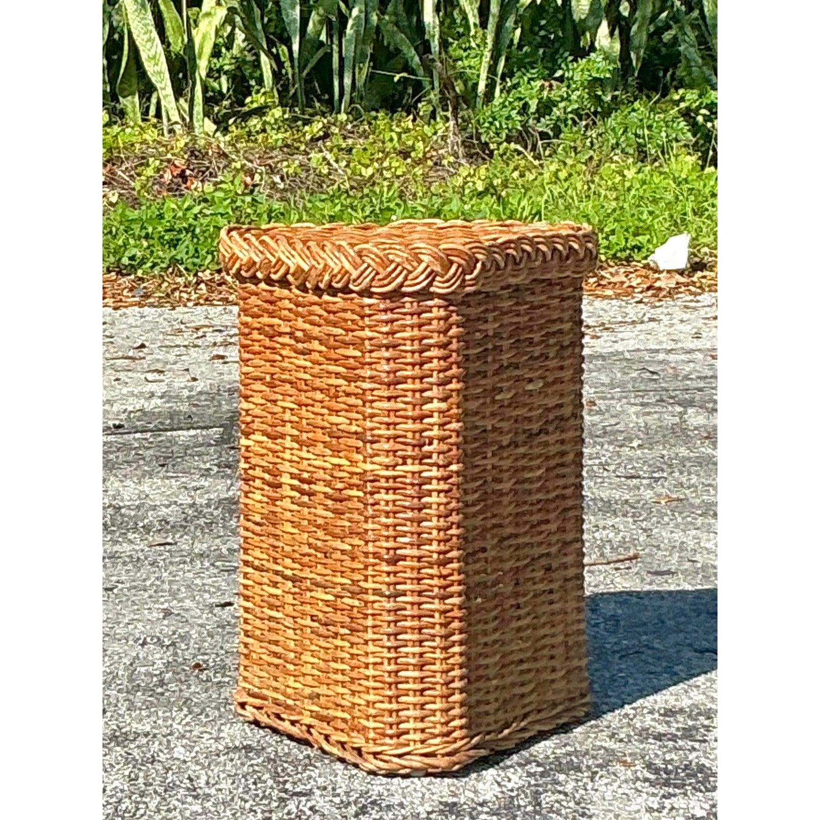 Vintage Coastal Geflochtenes Rattan Pedestal (Korbweide) im Angebot