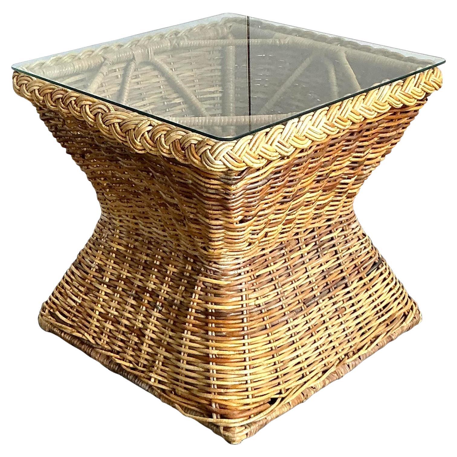 Vintage Coastal Geflochtener Rattan Beistelltisch im Angebot