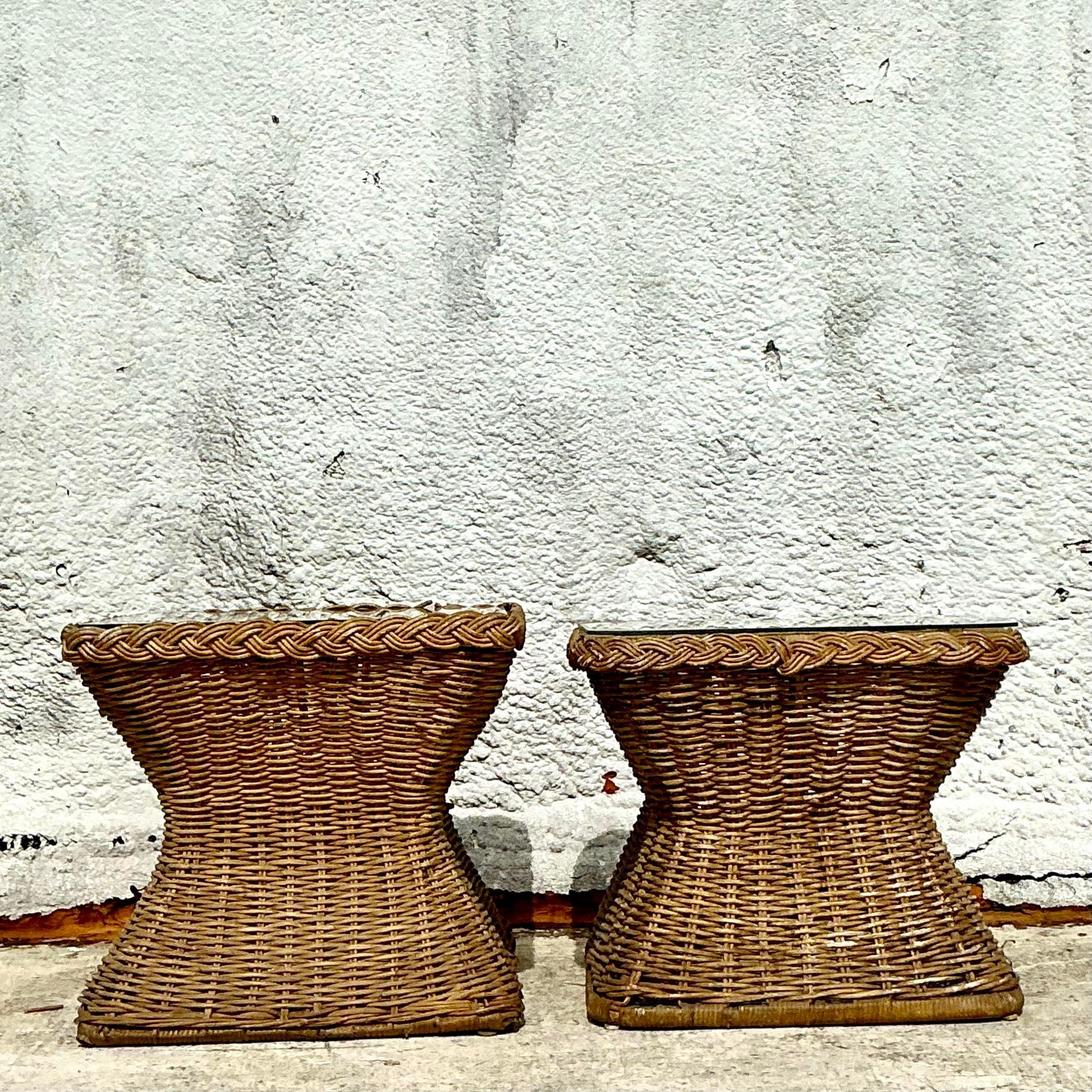 Tables d'appoint vintage en rotin tressé côte à côte - Lot de 2 en vente 1