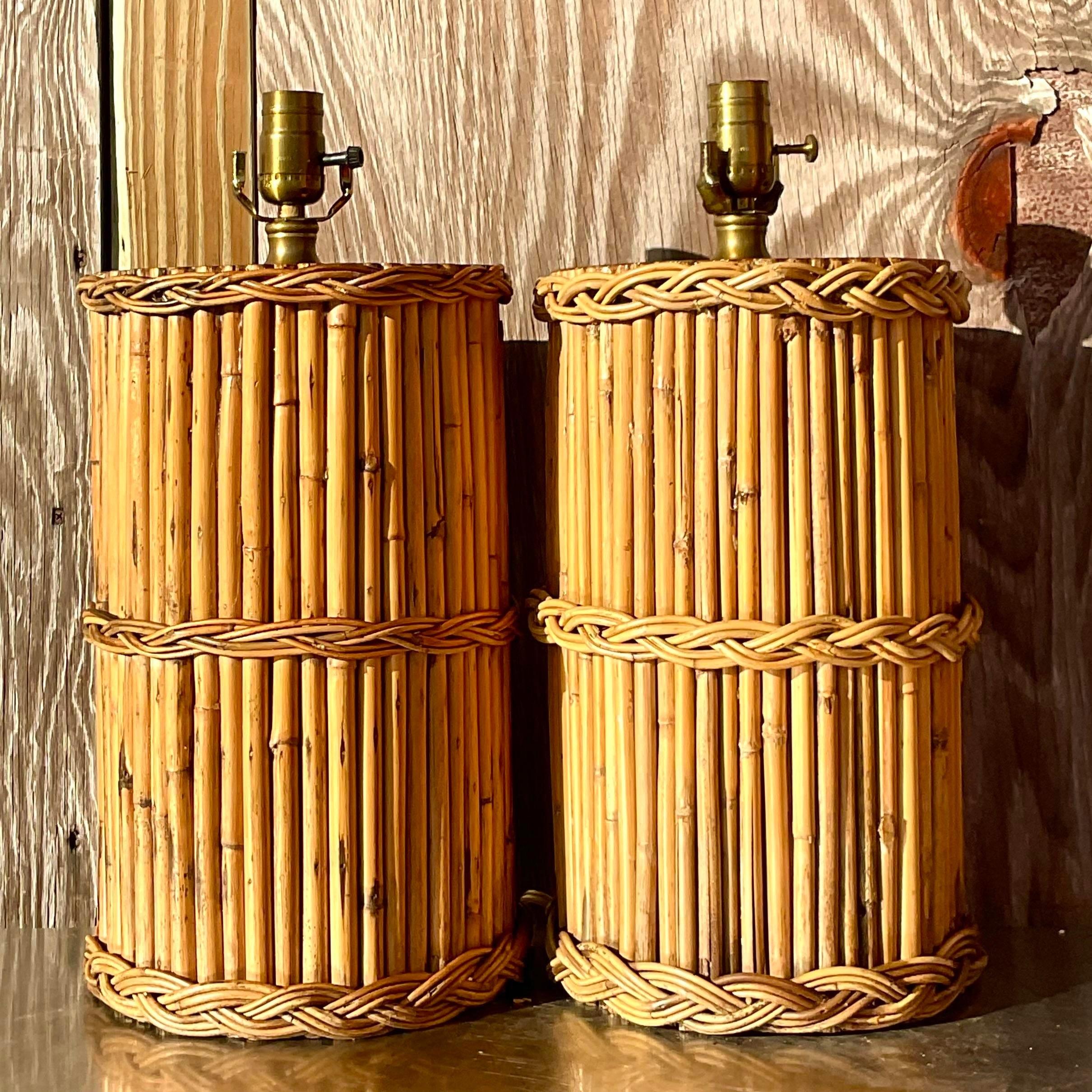 Geflochtene Rattan-Tischlampen im Vintage-Stil - ein Paar im Zustand „Gut“ im Angebot in west palm beach, FL