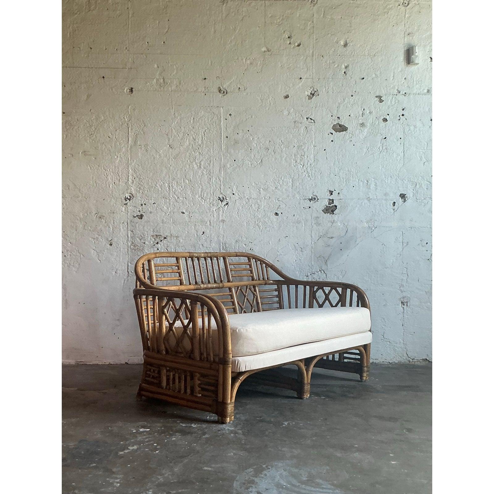 Asiento de ratán vintage Coastal Brighton Pavillon Filipino en venta