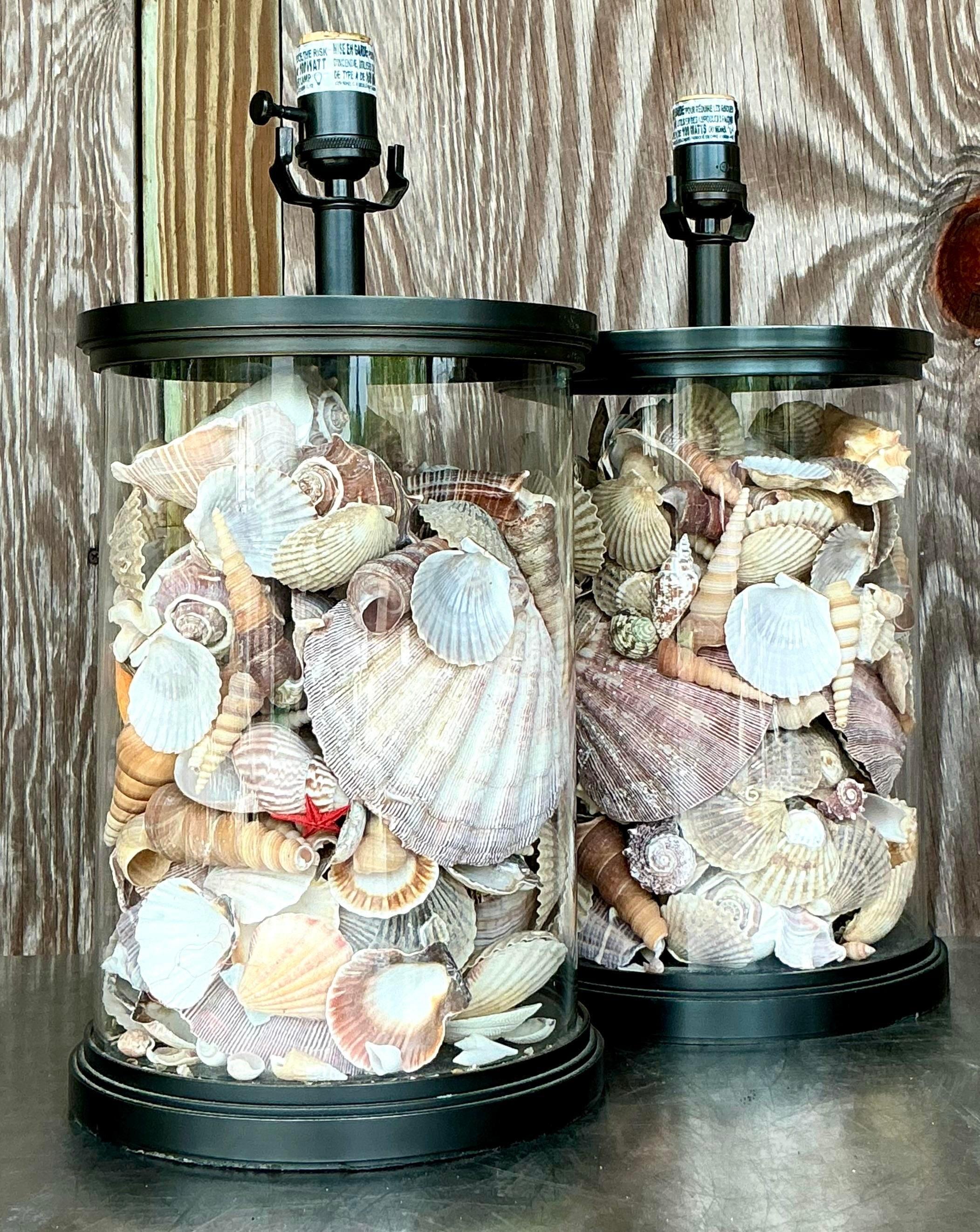 Paire de lampes collectors en bronze à coquillage pour la côte - une paire Bon état - En vente à west palm beach, FL