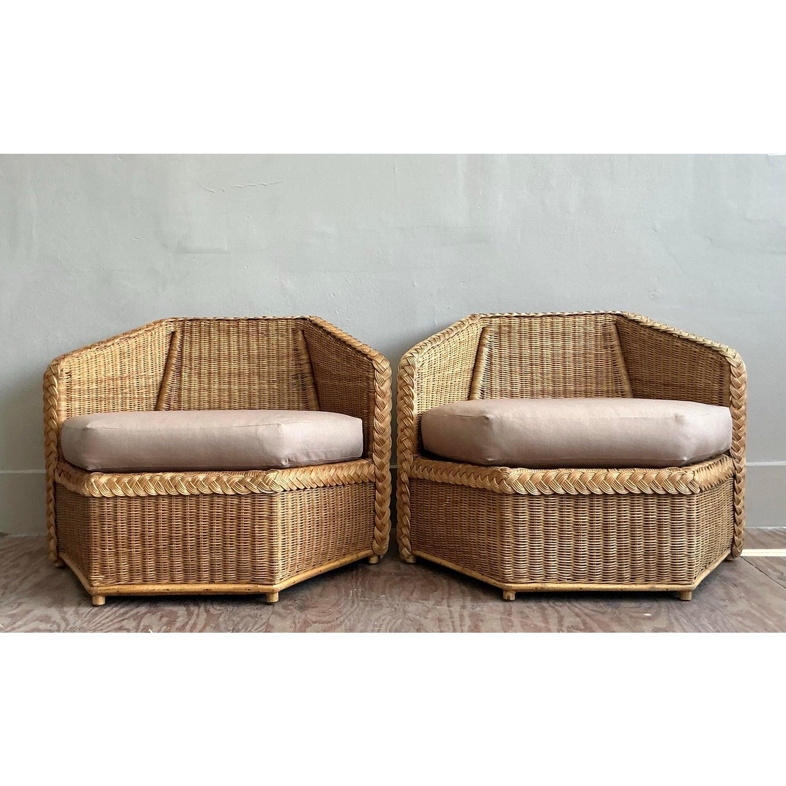 Mid-Century Modern Chaises longues vintage en rotin à facettes Brown Jordan - une paire en vente