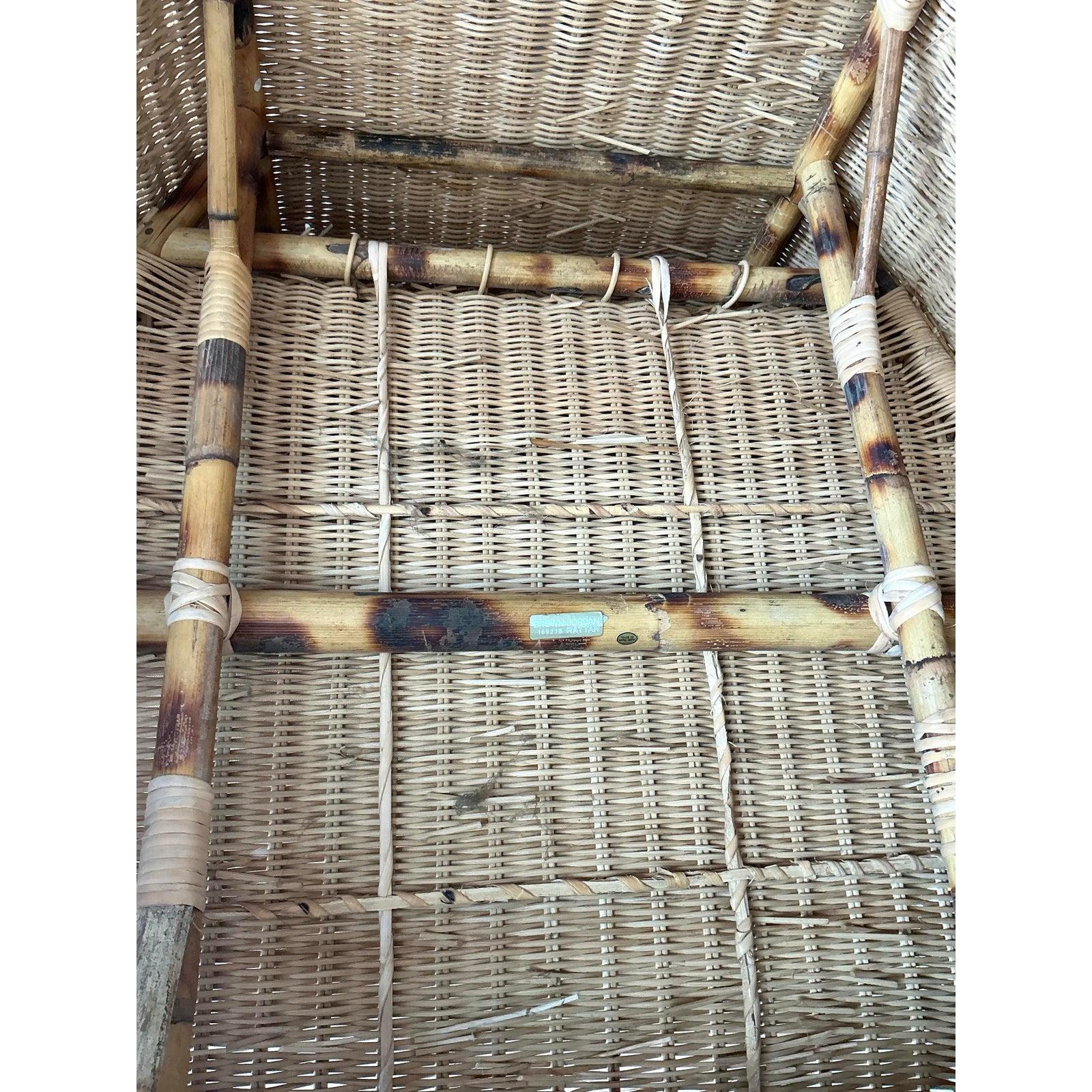 Philippin Chaises longues vintage en rotin à facettes Brown Jordan - une paire en vente