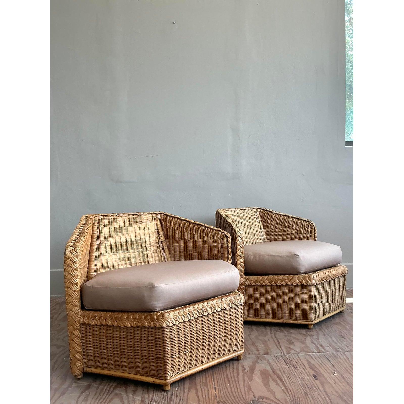 Chaises longues vintage en rotin à facettes Brown Jordan - une paire en vente 2