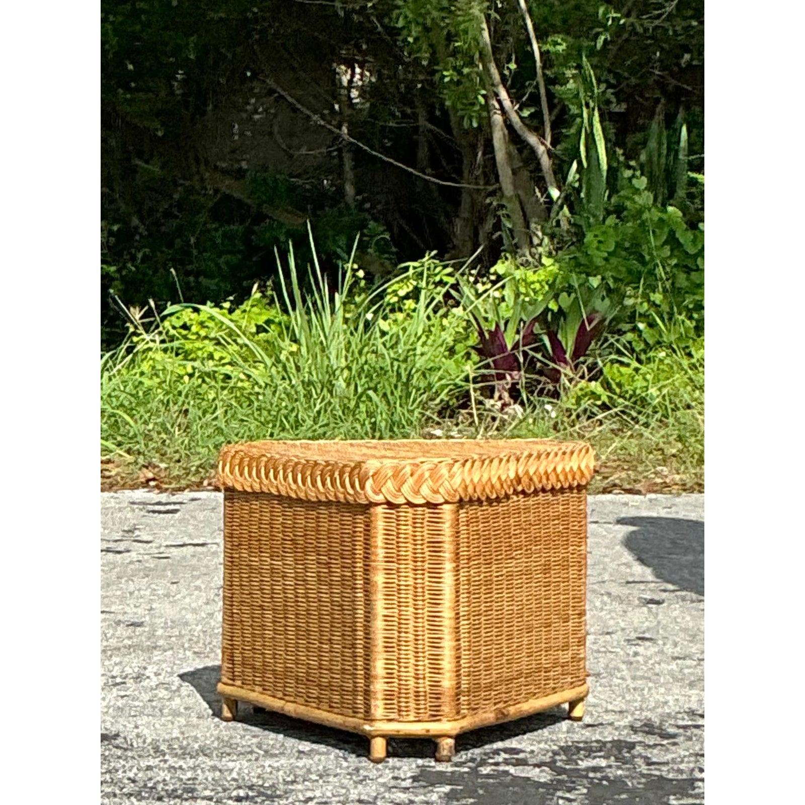 Vintage Coastal Brown Jordan Triangle Side Table im Angebot 1