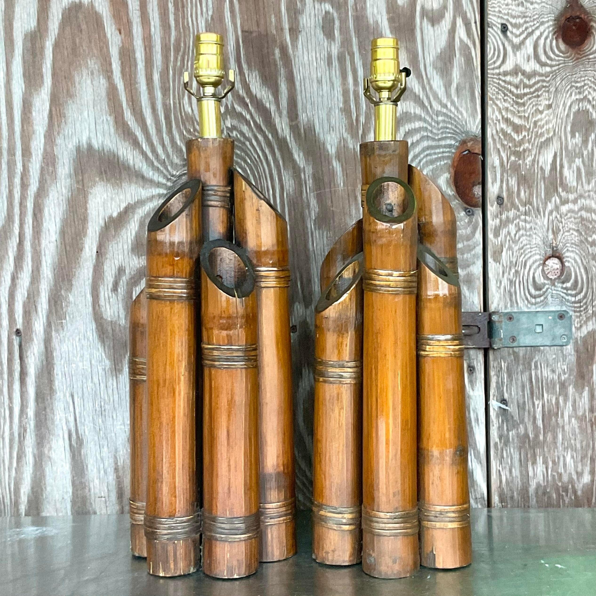 Vintage Coastal gebündelt Bambus Tischlampen - ein Paar (Metall) im Angebot