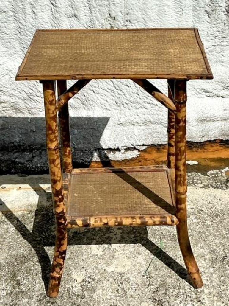 Vintage Coastal Burnt Bamboo Beistelltisch (Bambus) im Angebot