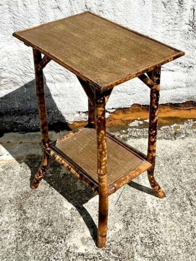 Vintage Coastal Burnt Bamboo Beistelltisch im Angebot 1