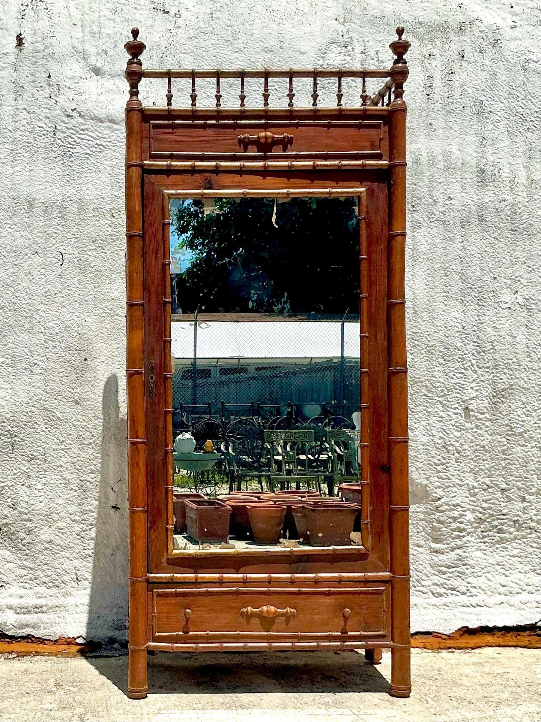 XX secolo Armadio in bambù intagliato Vintage By in vendita
