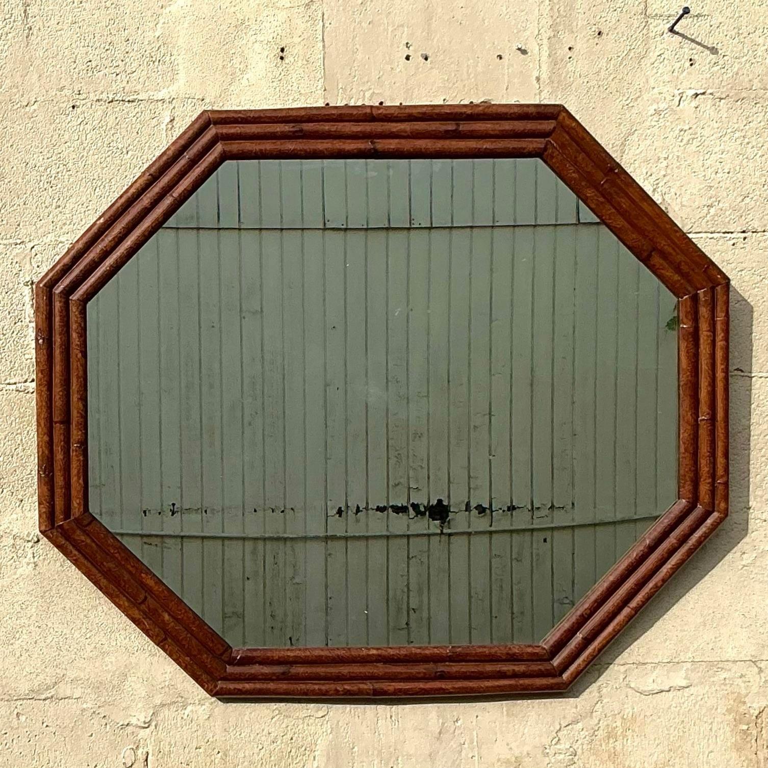Américain Miroir octogonal vintage en bambou sculpté en vente