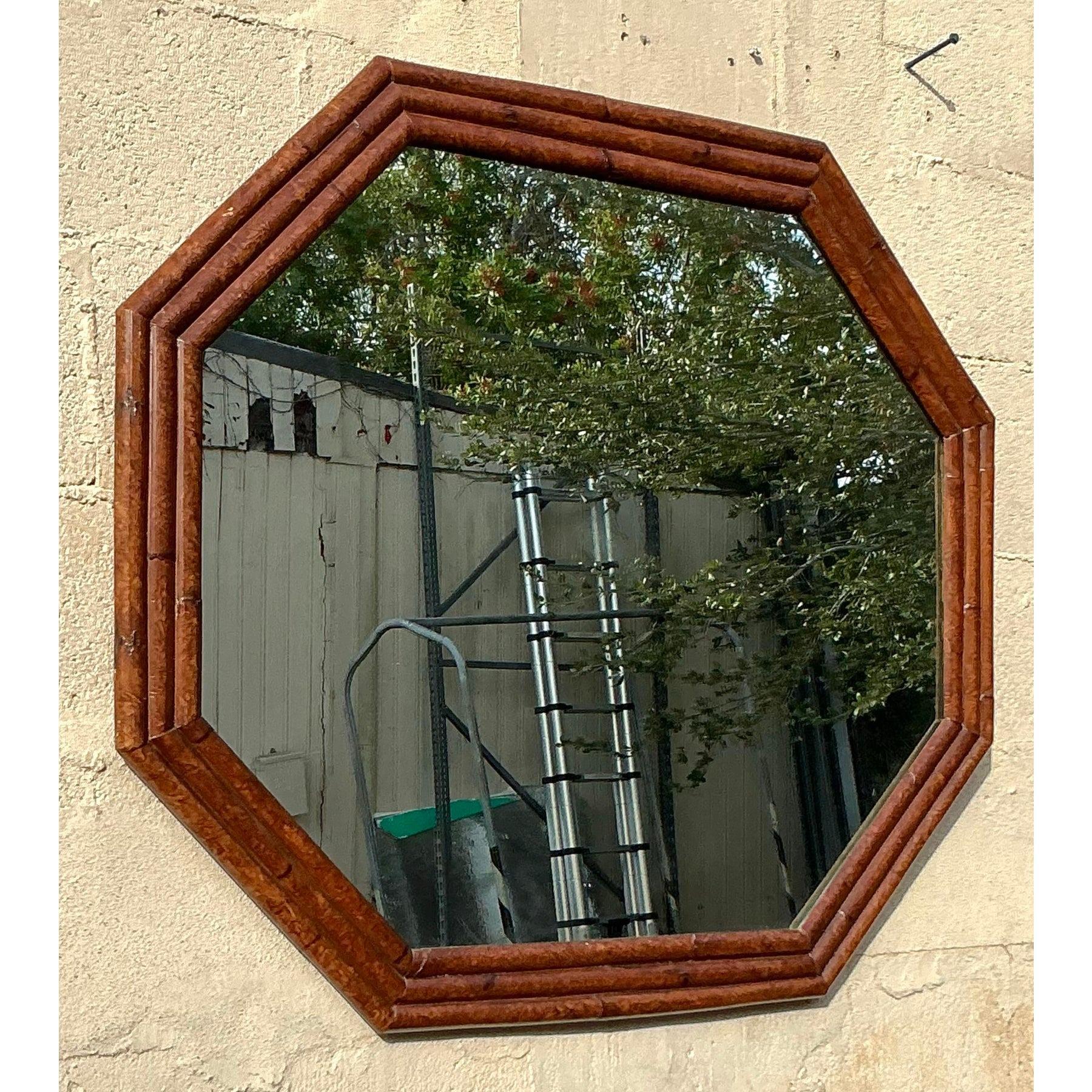 20ième siècle Miroir octogonal vintage en bambou sculpté en vente