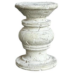 Vintage Coastal Carved Coquina Stone Table Pedestal (Pied de table en pierre)