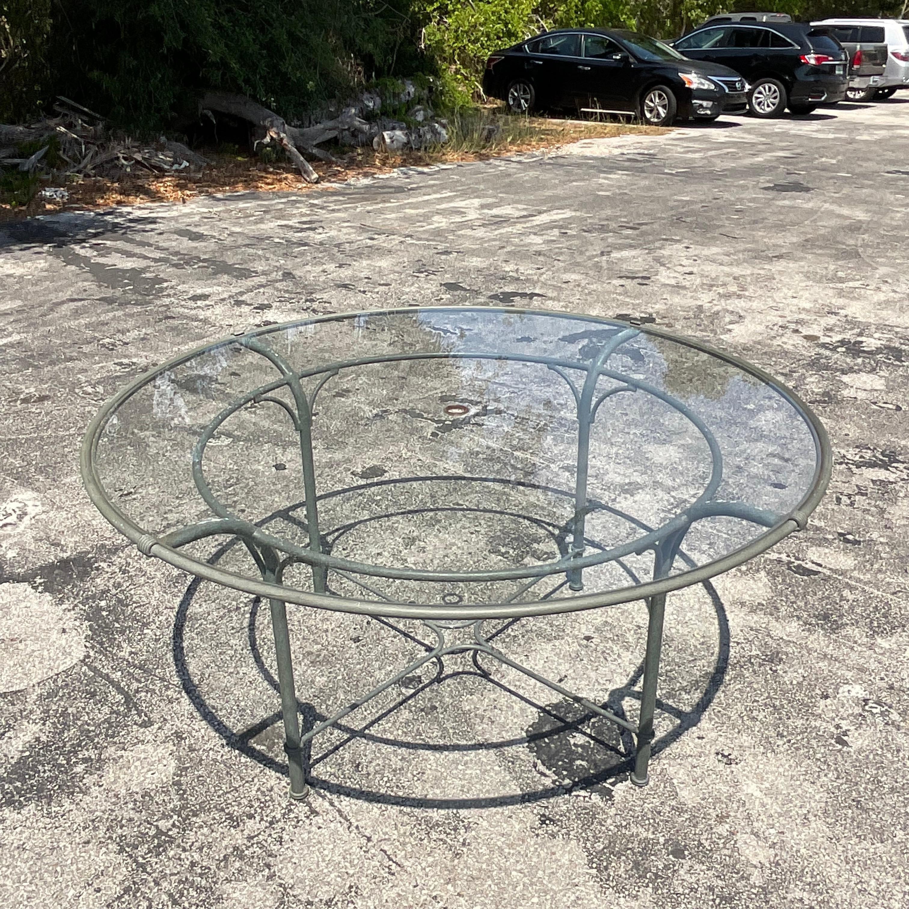 Vintage Coastal Cast Aluminum Brown Jordan Venetian Outdoor Dining Set In Good Condition In west palm beach, FL