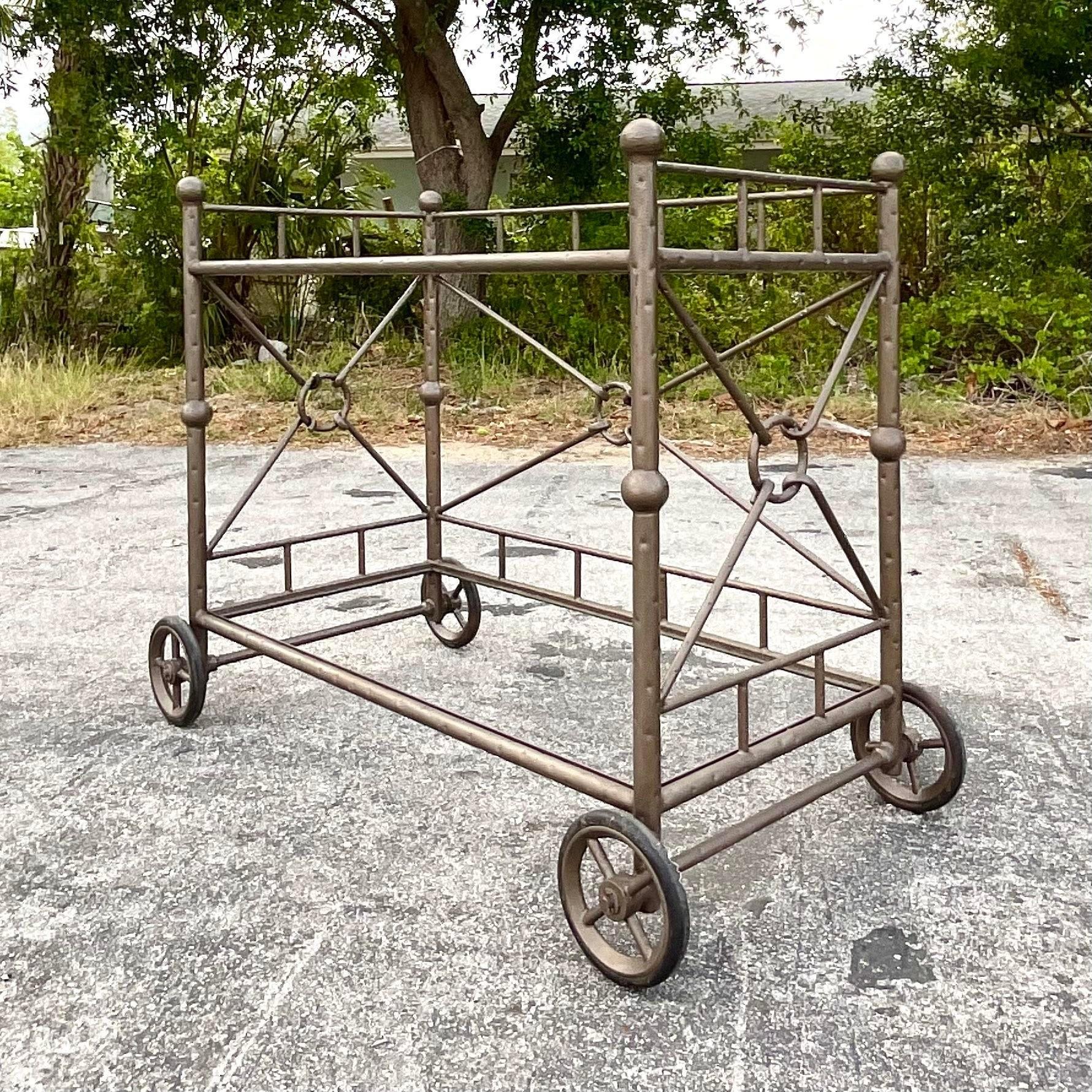20ième siècle Chariot de bar vintage en fonte d'aluminium à dos ciblé en vente