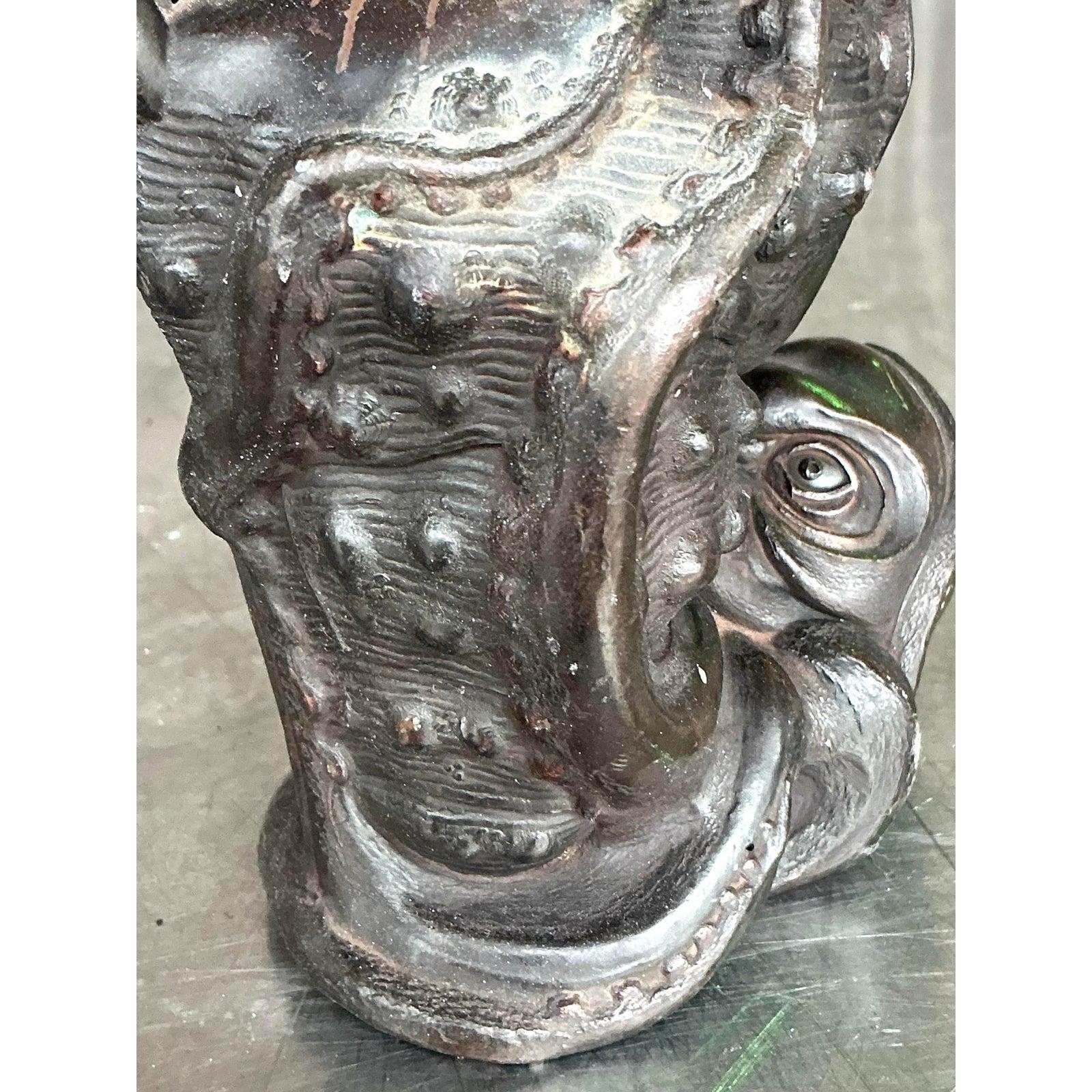 Vaso Octopus in bronzo fuso costiero d'epoca - Una coppia In condizioni buone in vendita a West Palm Beach, FL