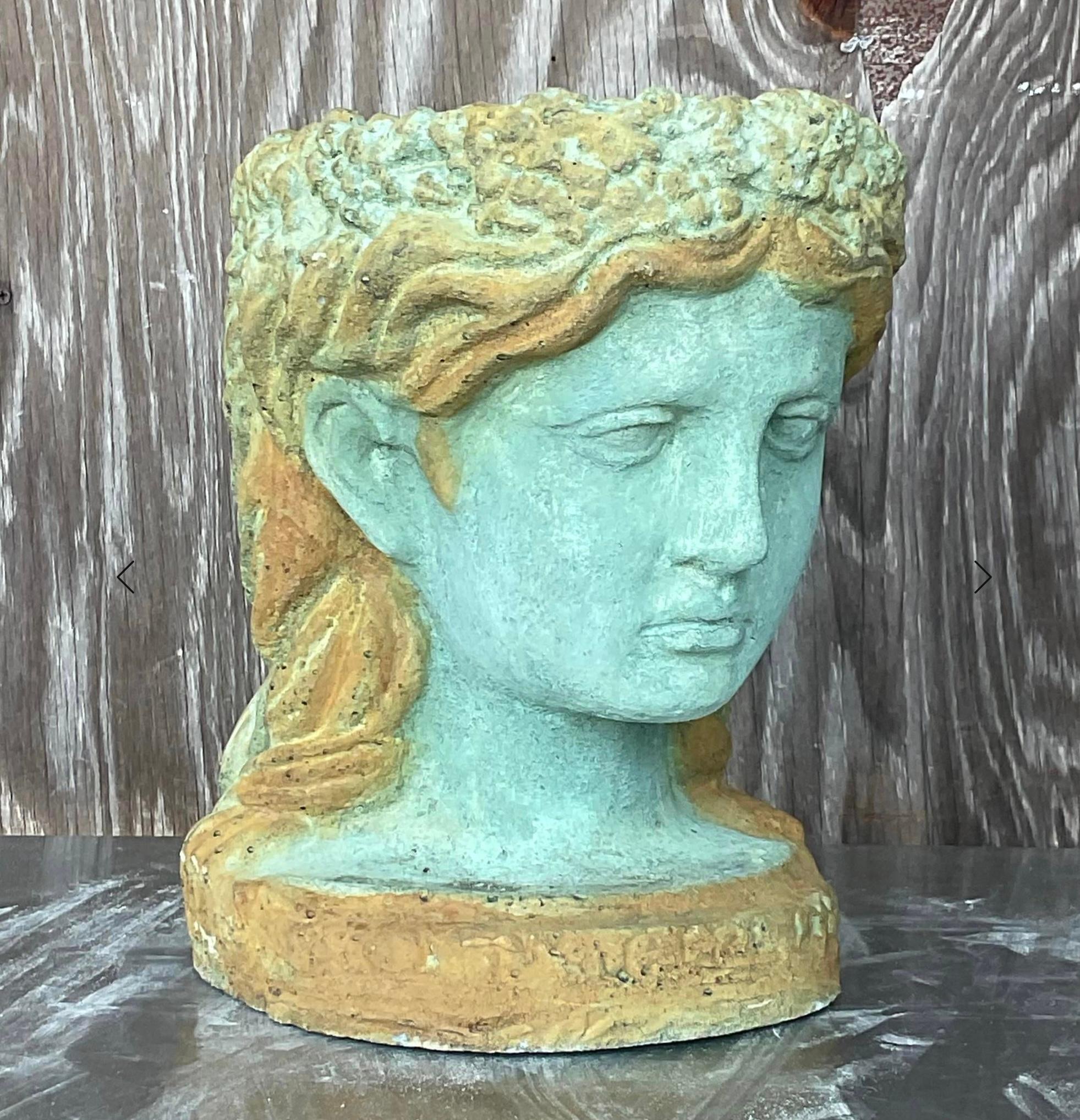 Vintage Coastal Cast Zement weiblichen Kopf Pflanzer (Böhmisch) im Angebot