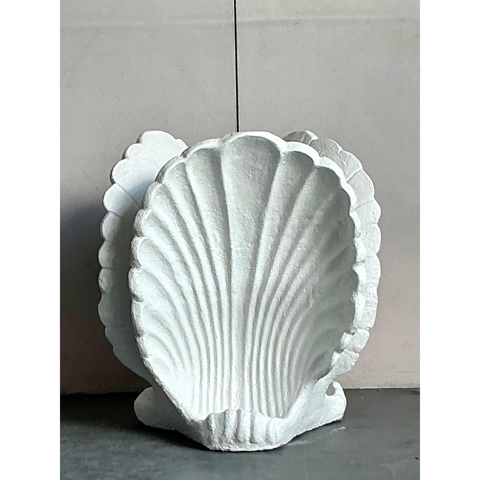 Vintage Coastal Cast Concrete Clam Shell Dining Table Pedestal (Hollywood Regency) im Angebot