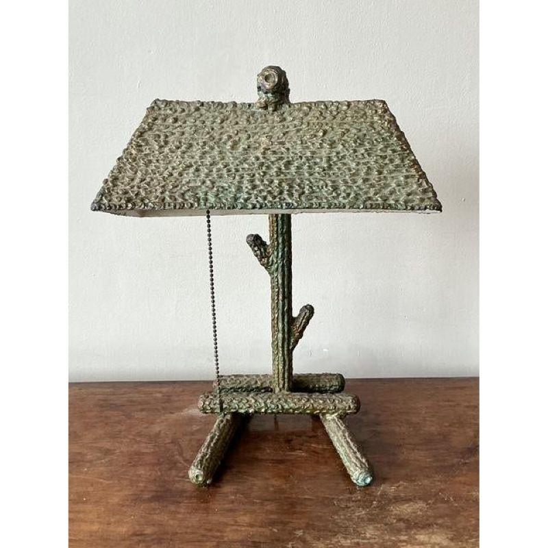 Evoke the serene charm of a seaside retreat with this captivating vintage table lamp, crafted from cast faux bois. This exquisite piece masterfully captures the organic beauty of wood, transforming it into a durable and aesthetically pleasing form.