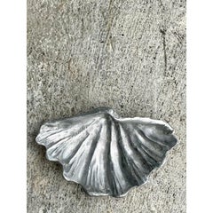 Cuenco costero vintage de peltre fundido con concha de almeja