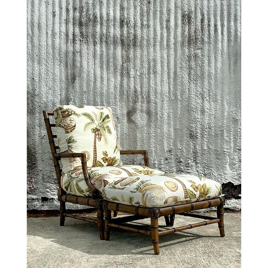 Ensemble chaise longue et ottoman en bambou sculpté Vintage Coastal Century en vente 2