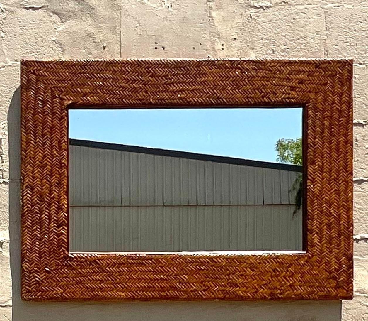 20ième siècle Miroir horizontal en rotin tressé Chevron Vintage Coastal en vente