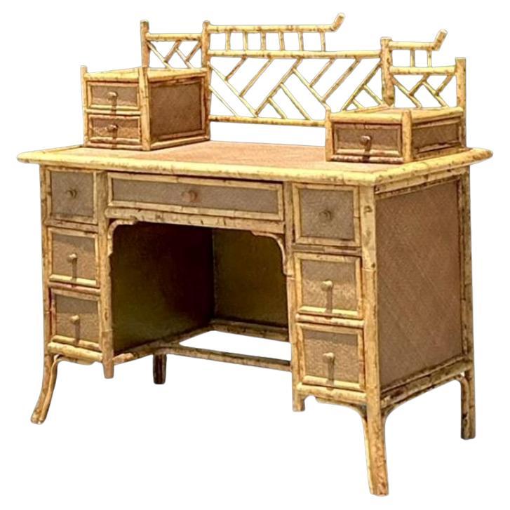 Bureau en rotin tissé Chippendale chinois d'origine côtière