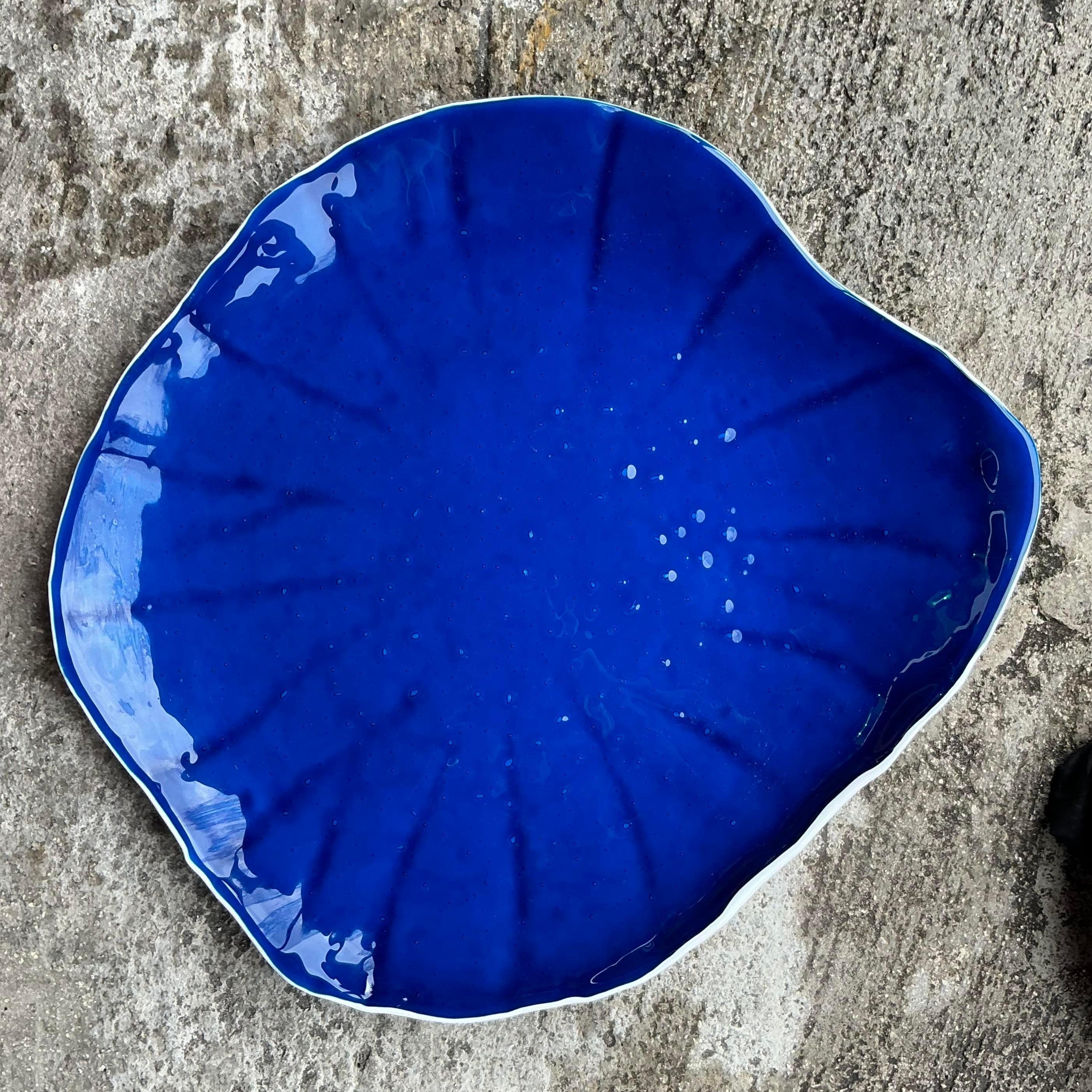 Américain Plateau rétro Coastal en verre cobalt en vente