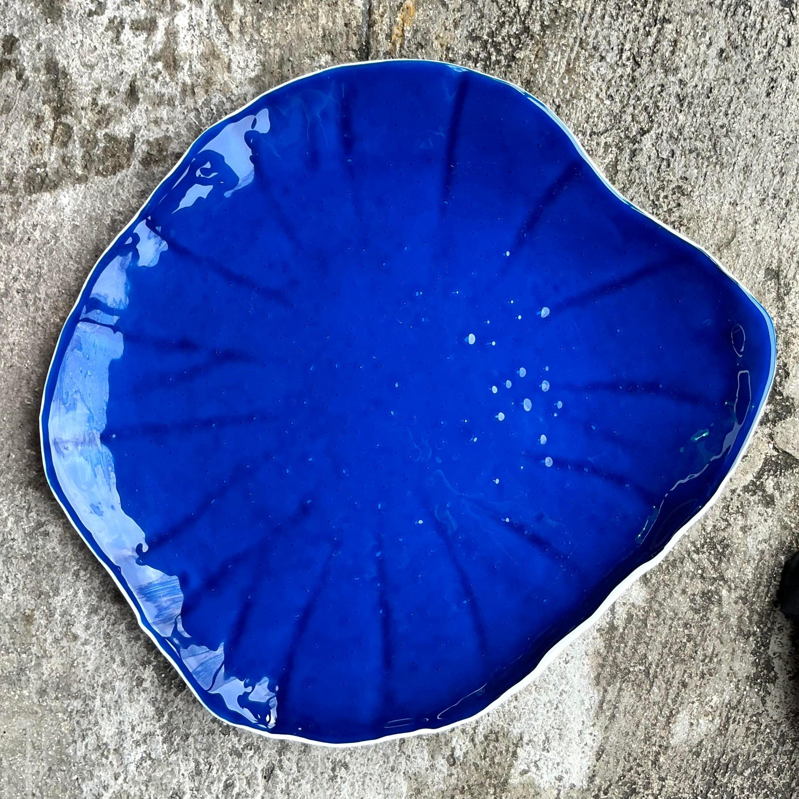 Plateau rétro Coastal en verre cobalt Bon état - En vente à west palm beach, FL