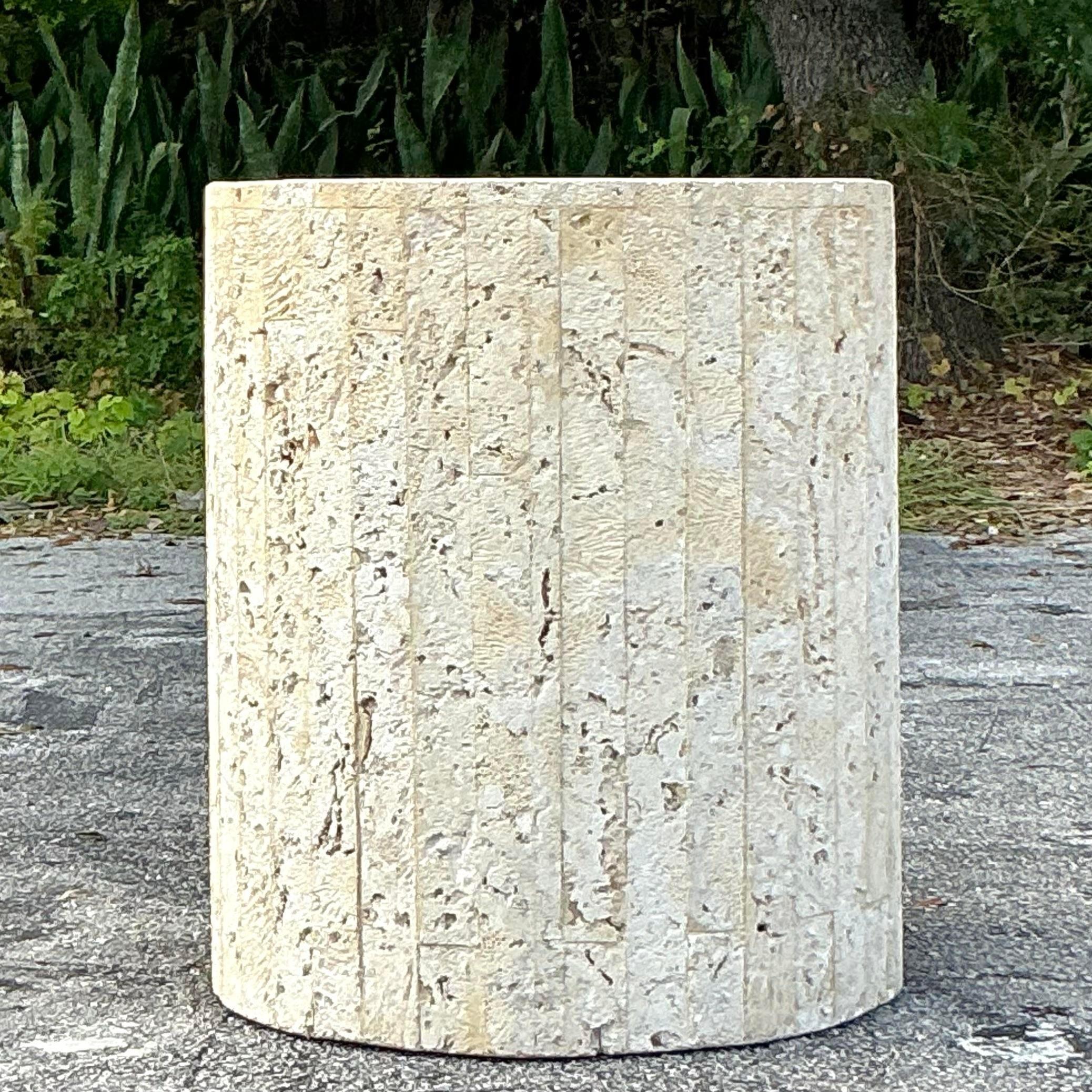 Pedestal Vintage Coastal Coquina Strip siglo XX en venta