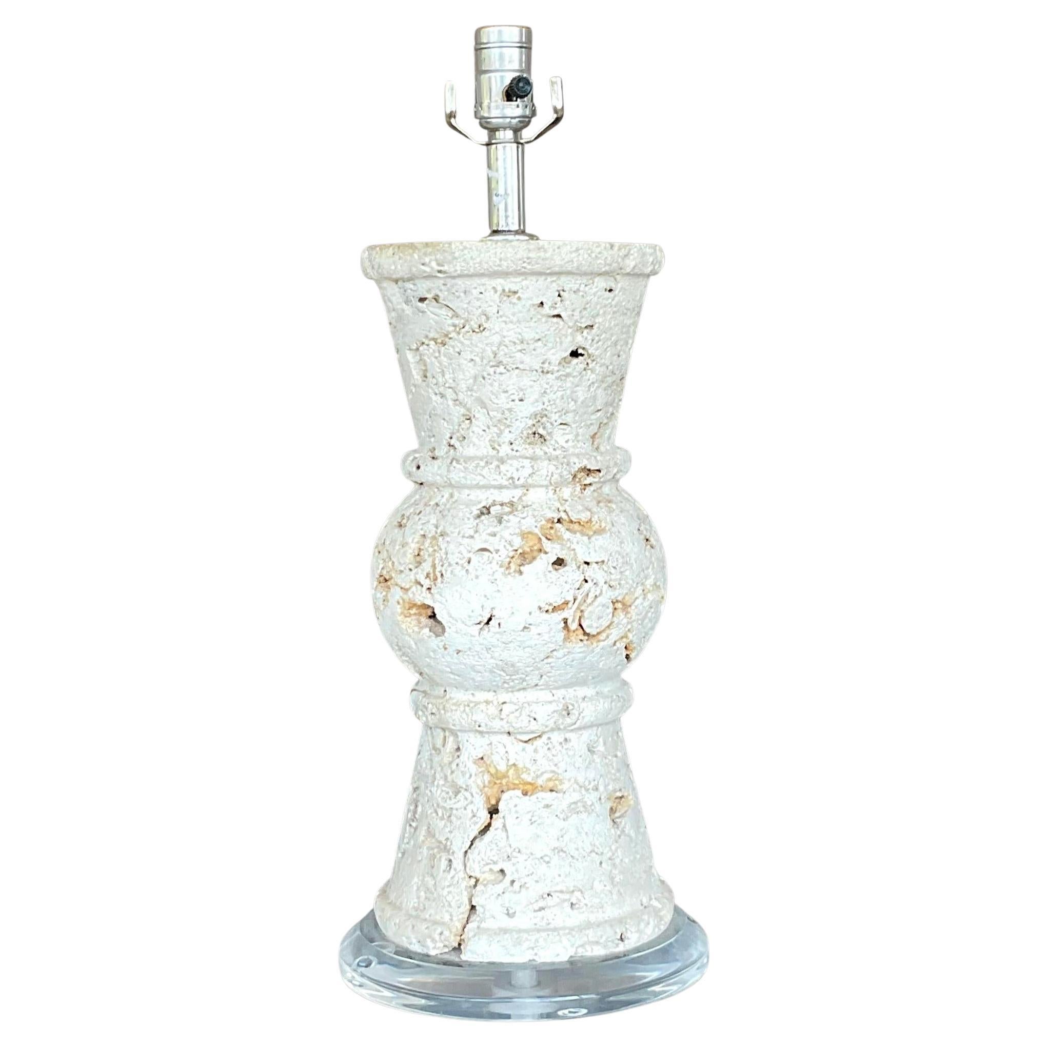Lampe de table vintage en pierre de Coquina taillée en côte