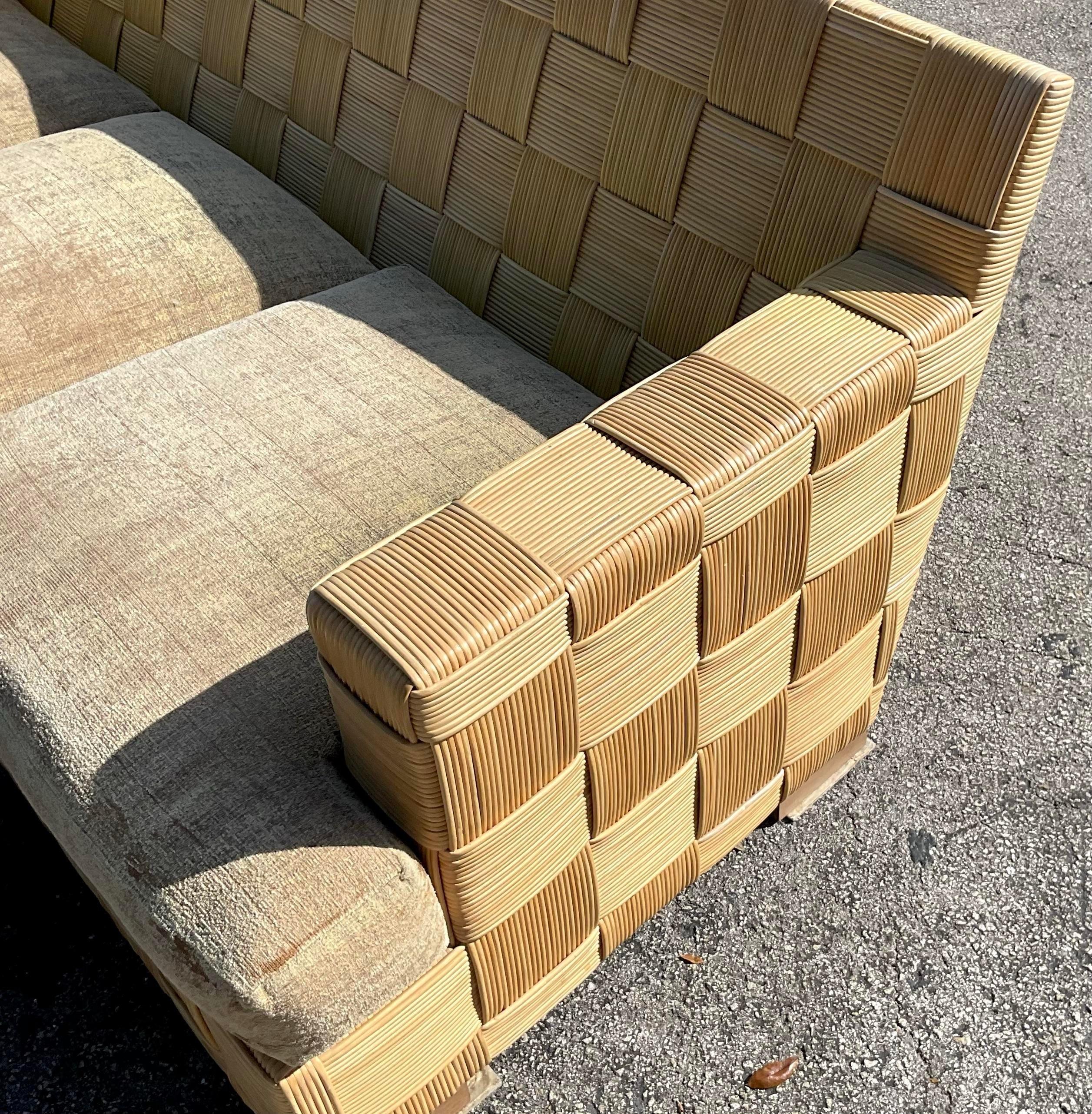 Gewebtes Rattan-Sofa Coastal Donghia Block Island, Vintage (20. Jahrhundert) im Angebot