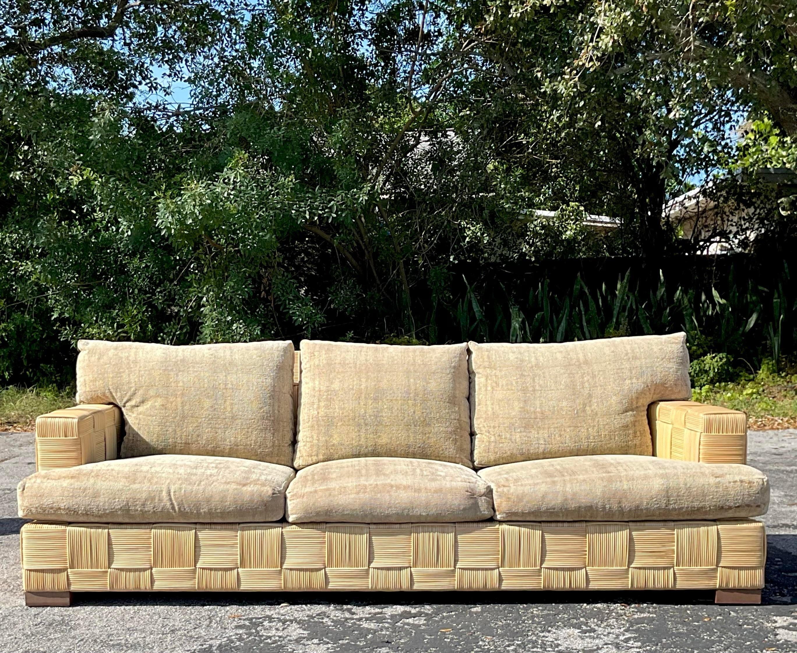 Gewebtes Rattan-Sofa Coastal Donghia Block Island, Vintage im Angebot 1