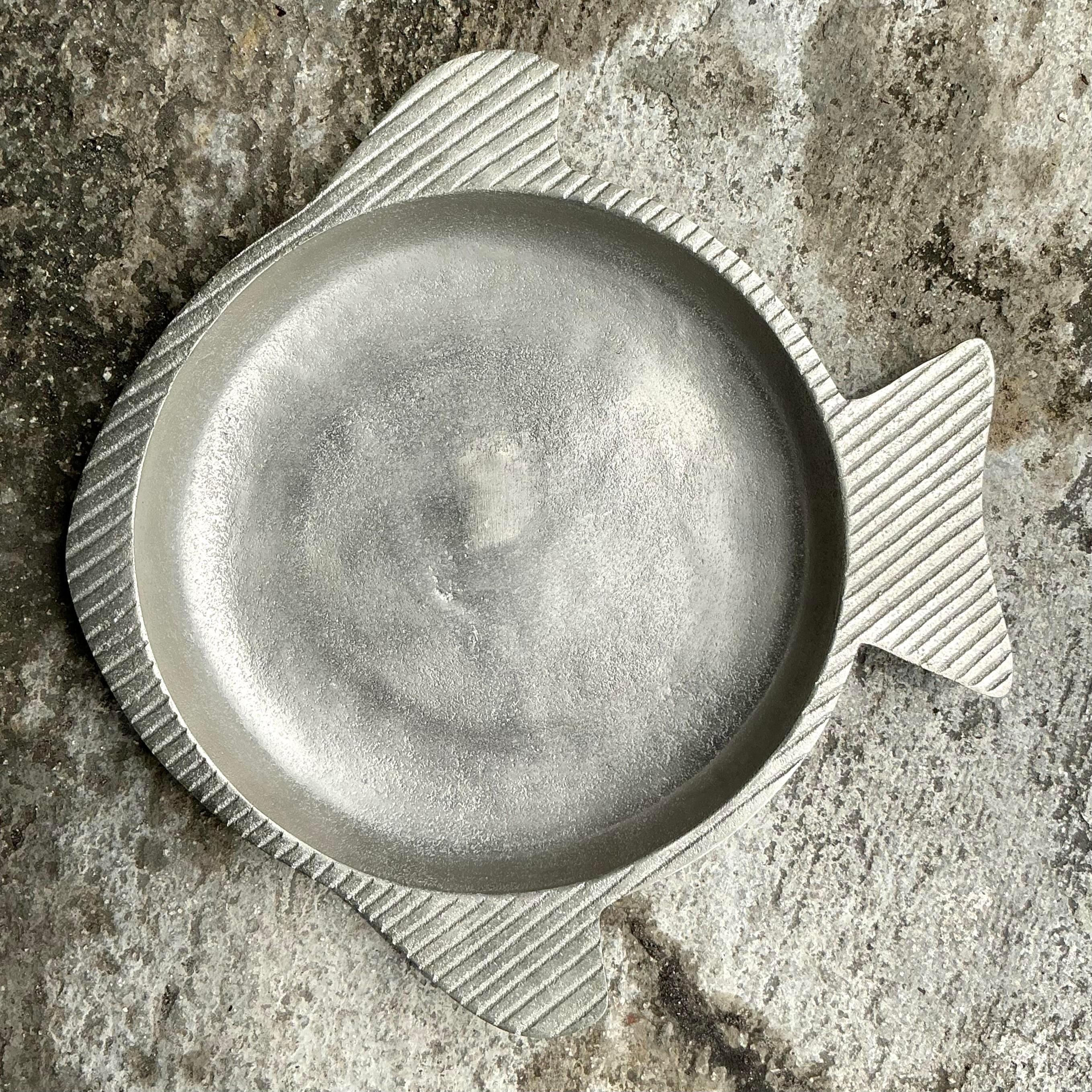 Bandeja costera vintage con peces grabados siglo XX en venta