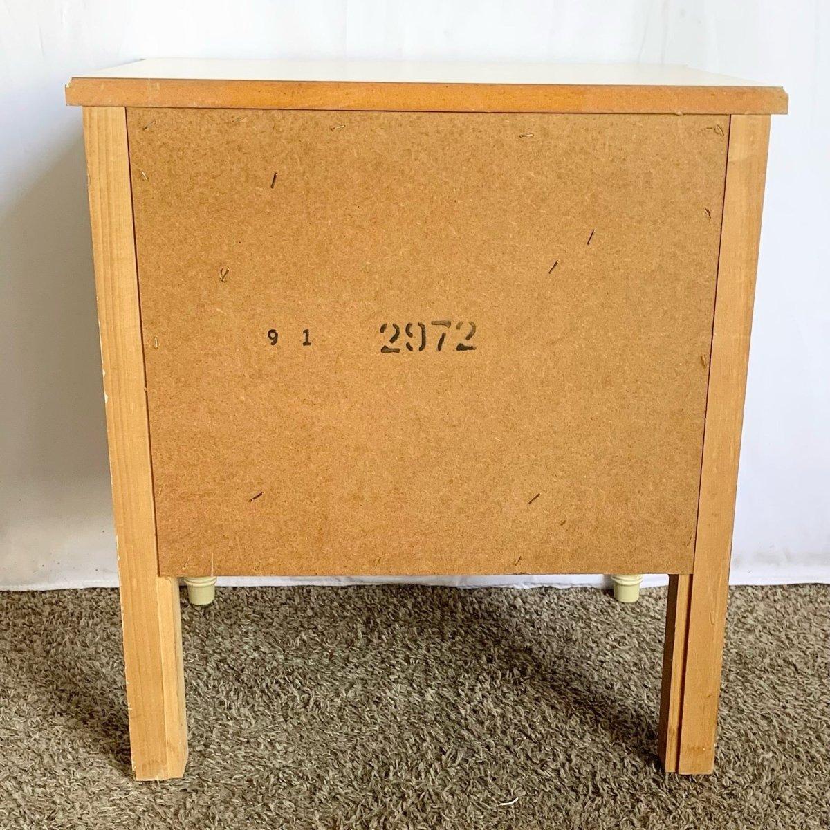 Table de nuit vintage en faux bambou, style Bali Hai en vente 2
