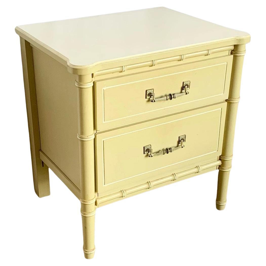 Table de nuit vintage en faux bambou, style Bali Hai