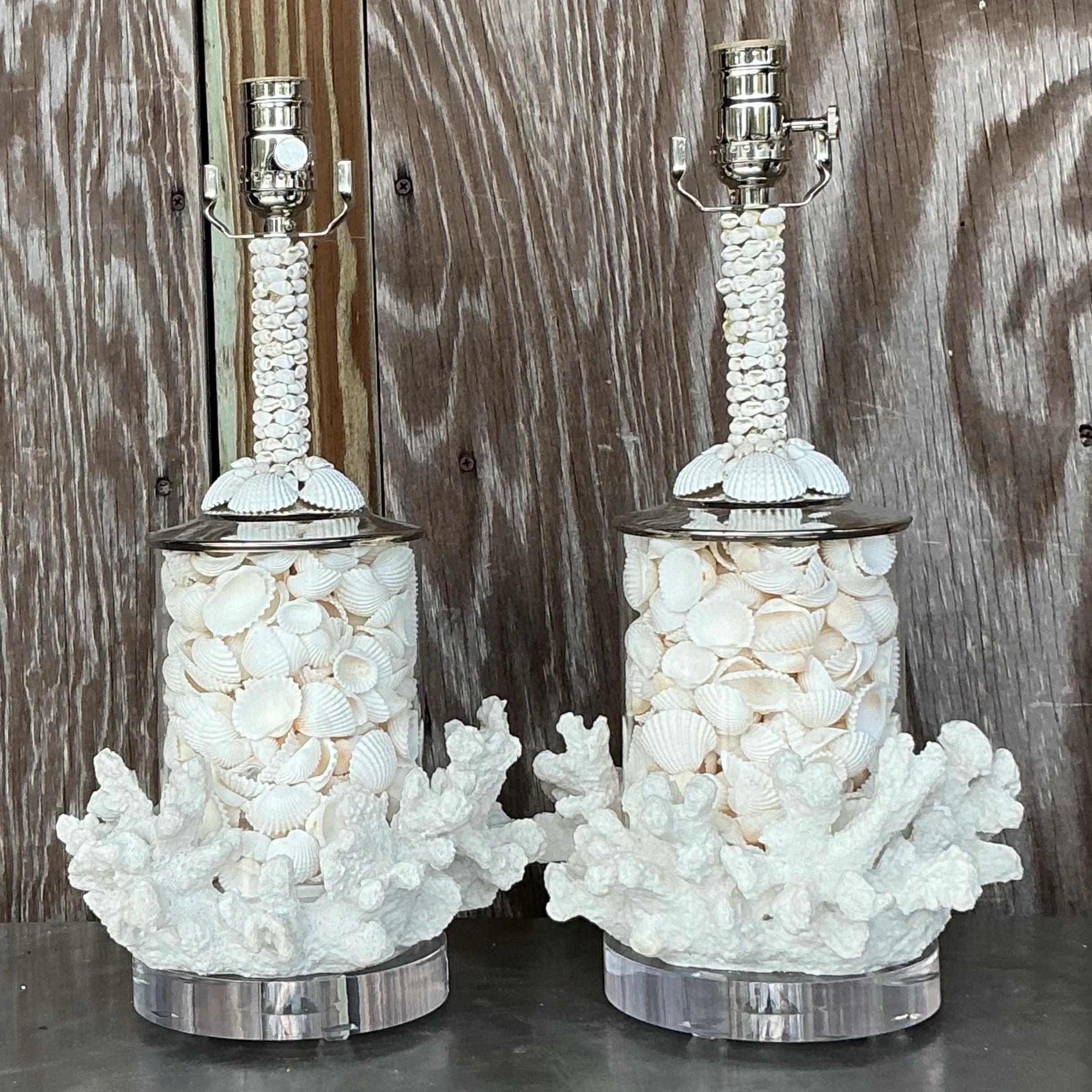 Coastal-Lampen aus Koralle und Muscheln im Vintage-Stil – ein Paar im Zustand „Gut“ im Angebot in west palm beach, FL
