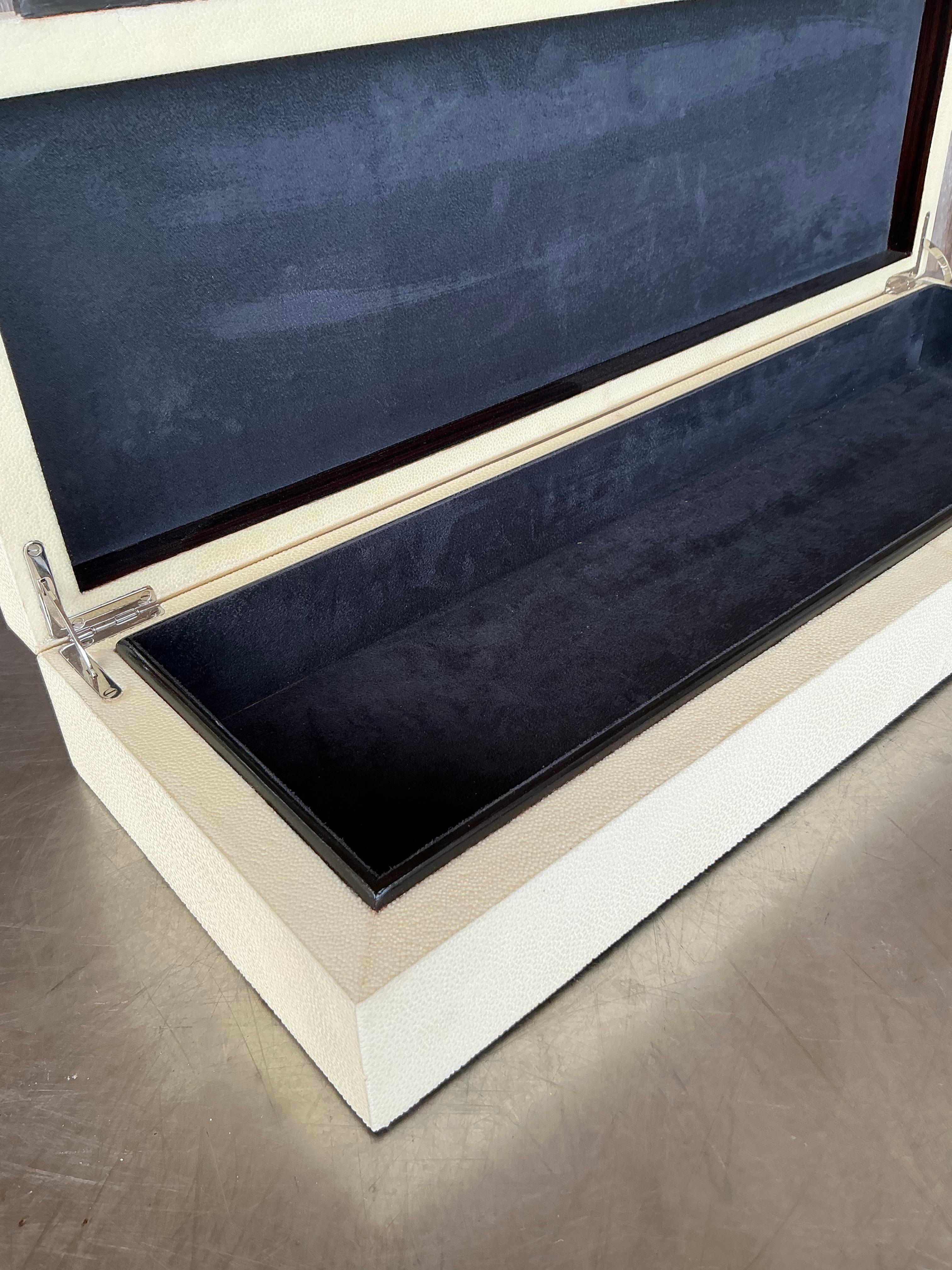 Caja larga Vintage Coastal Faux Shagreen Zapa en venta